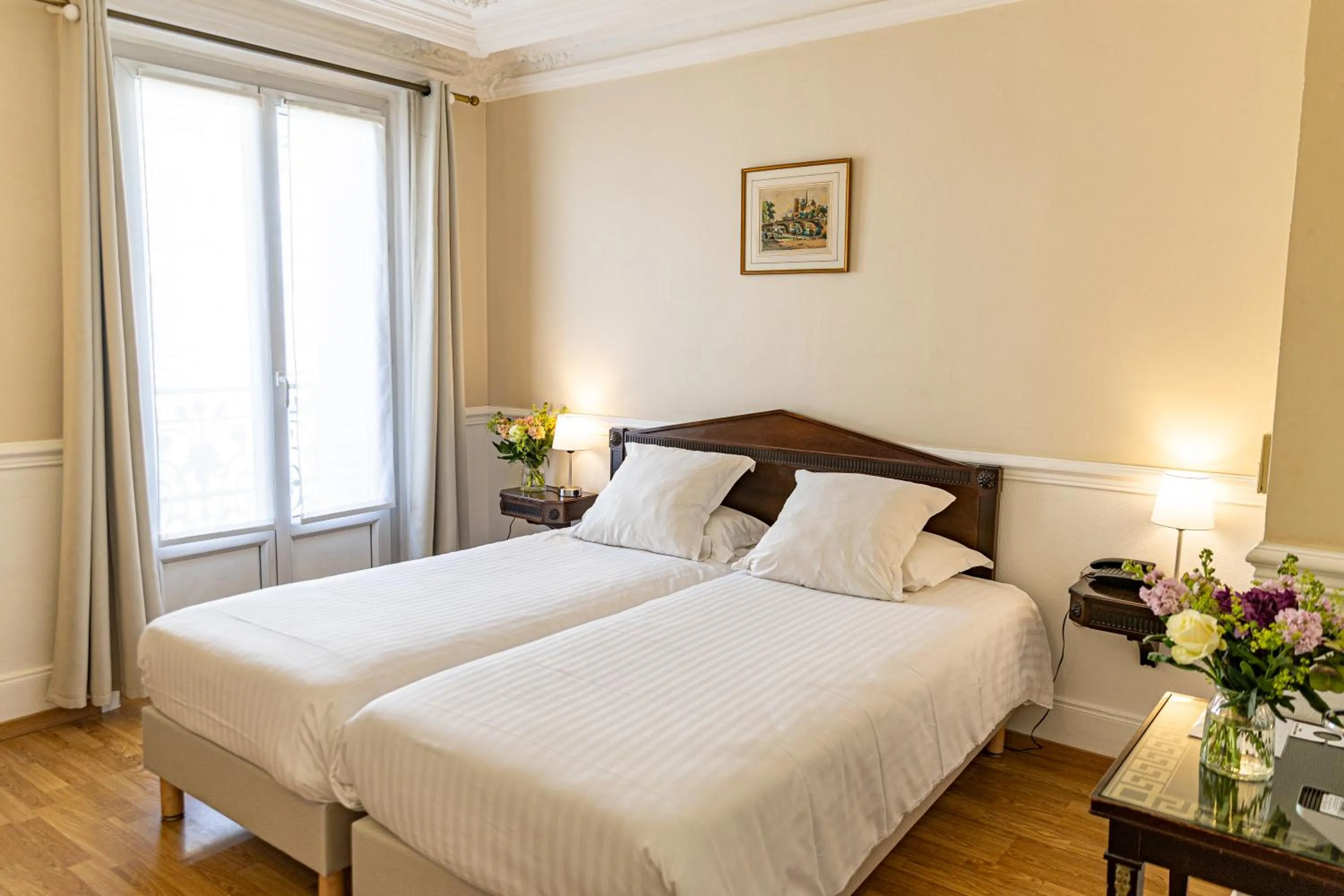 Bed in Hotel Claude Bernard Saint-Germain