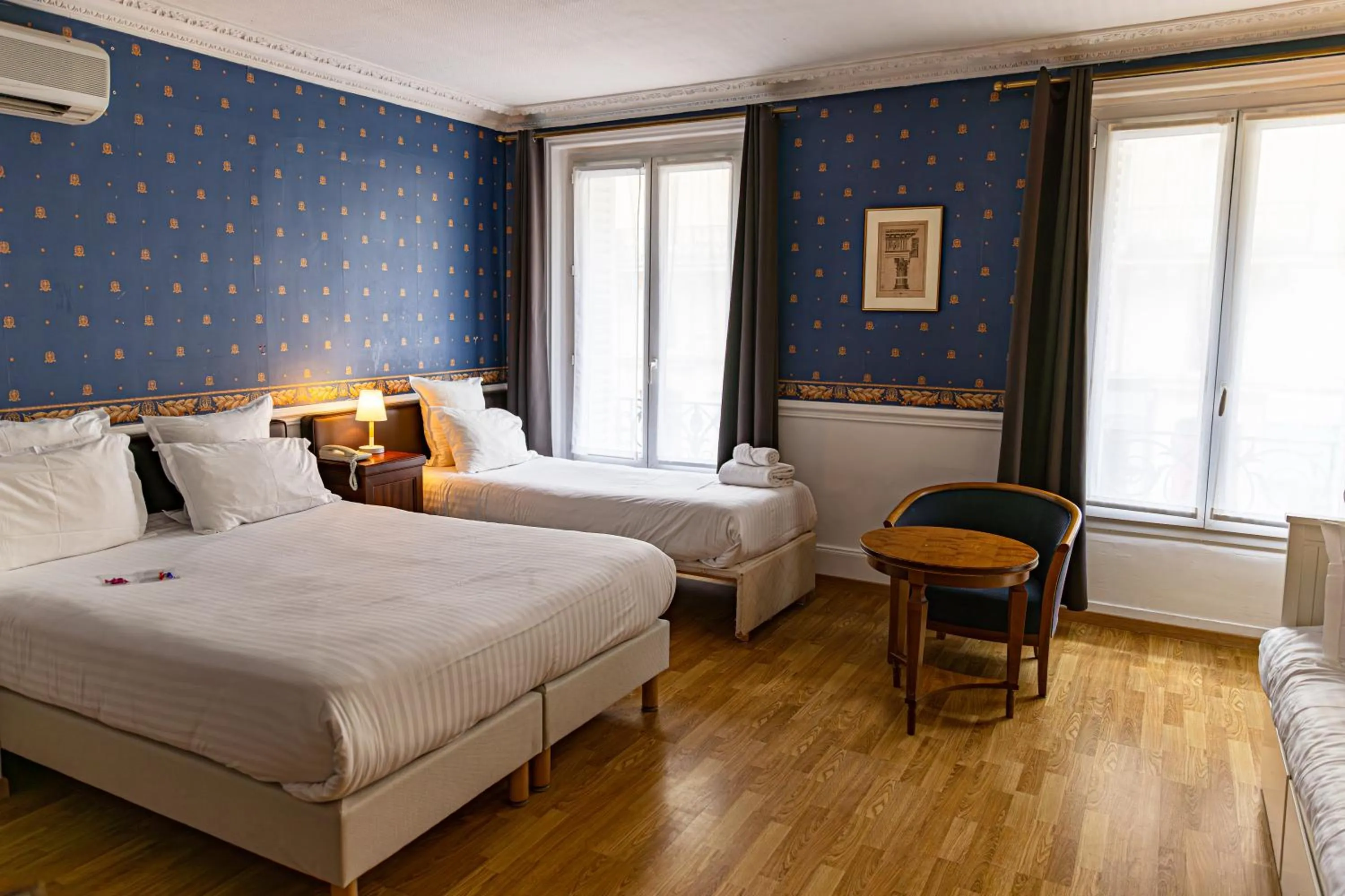 Bed in Hotel Claude Bernard Saint-Germain