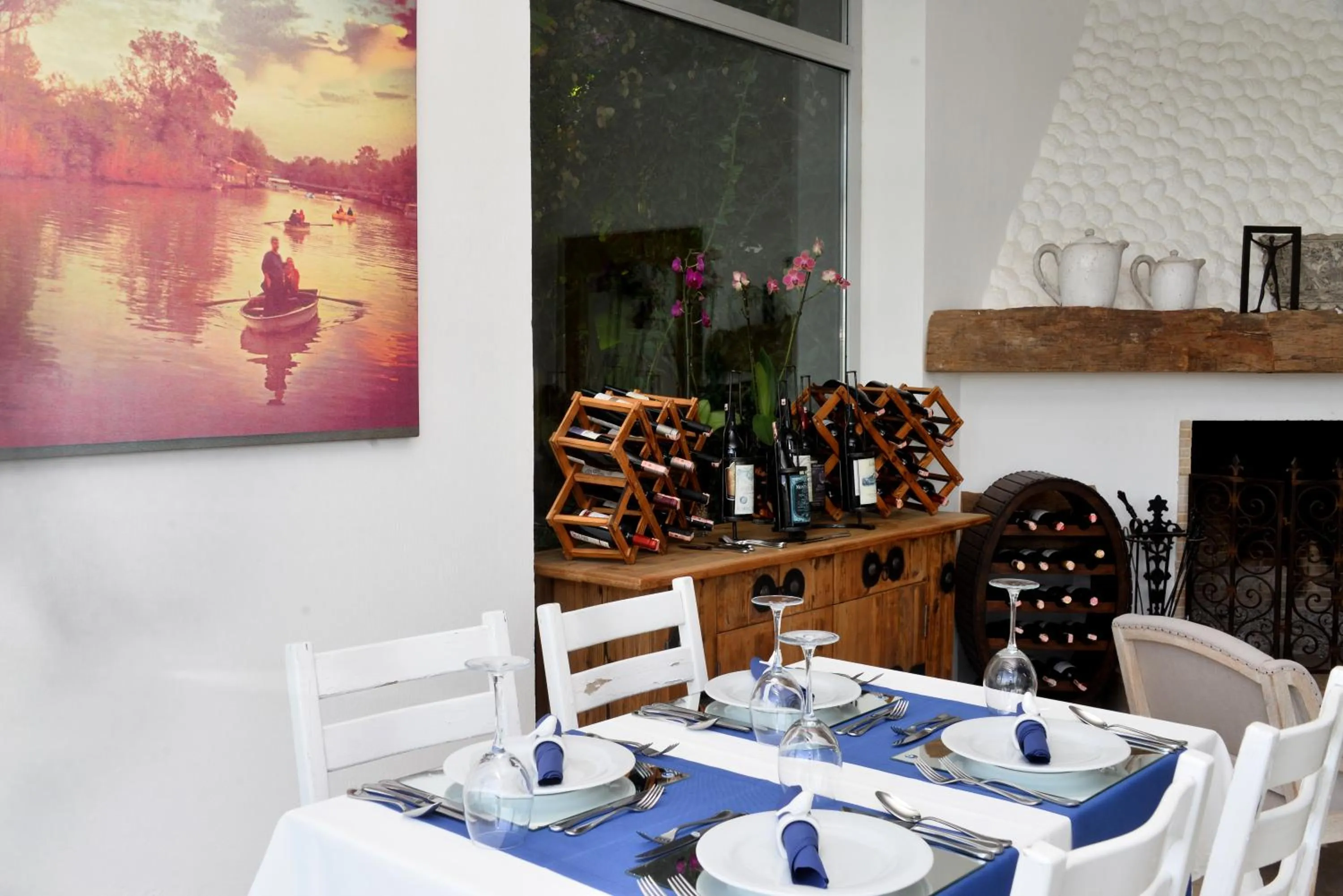 Restaurant/places to eat in Yalicapkini Boutique Hotel