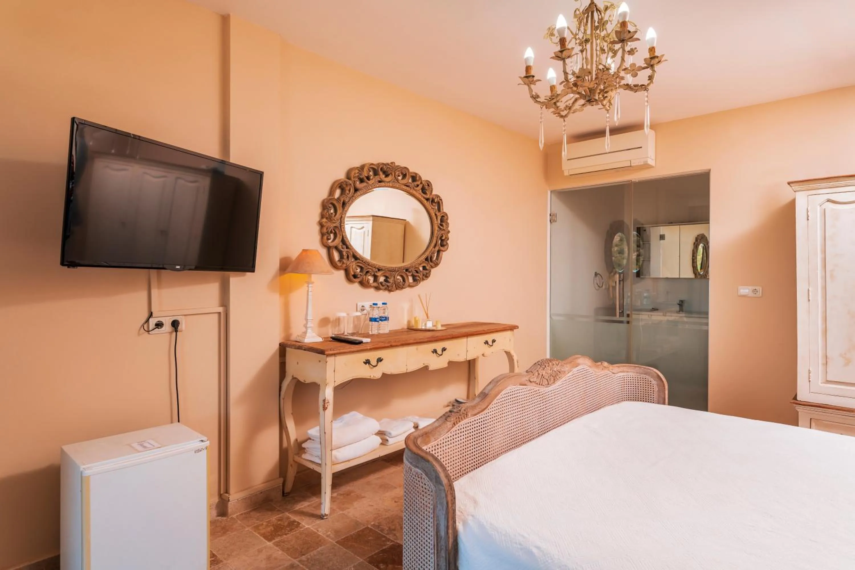 Photo of the whole room in Yalicapkini Boutique Hotel