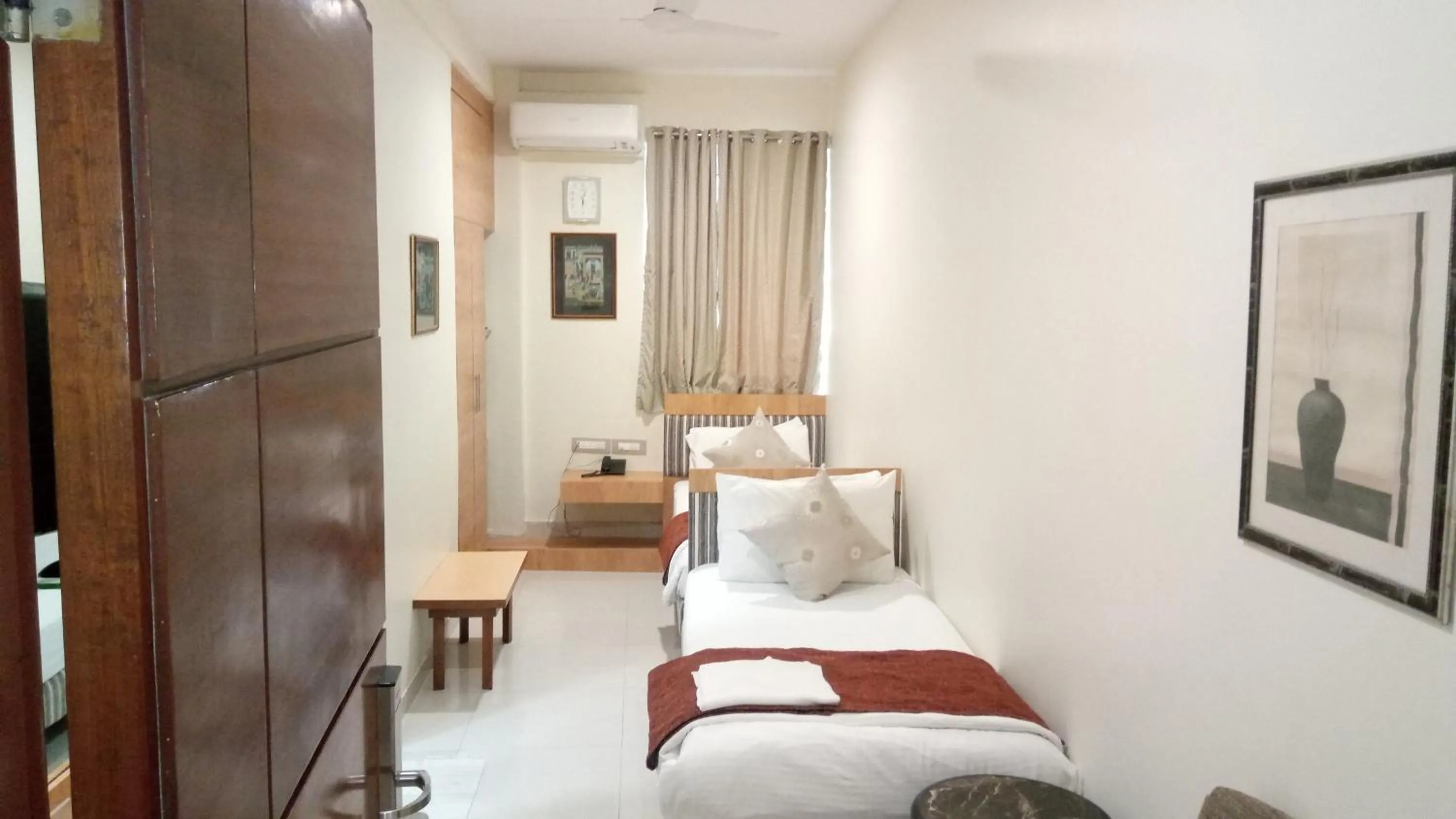 Bed in Bentley Hotel Marine Drive