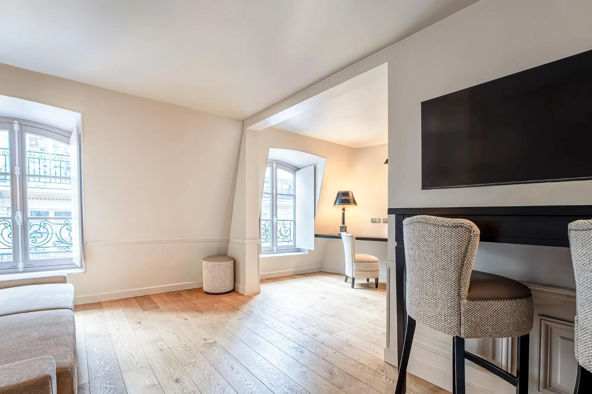 TV and multimedia in Hotel Résidence Des Arts - Saint-Germain