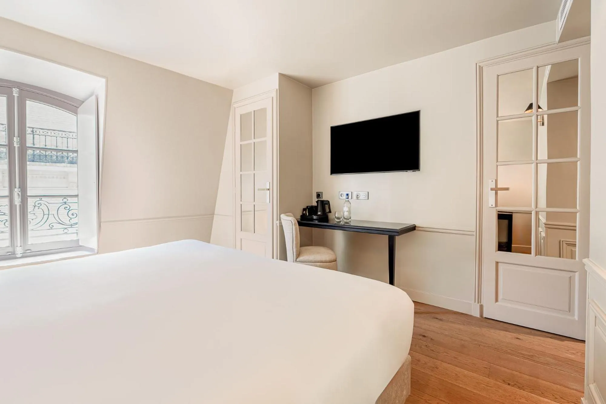 TV and multimedia, Bed in Hotel Résidence Des Arts - Saint-Germain