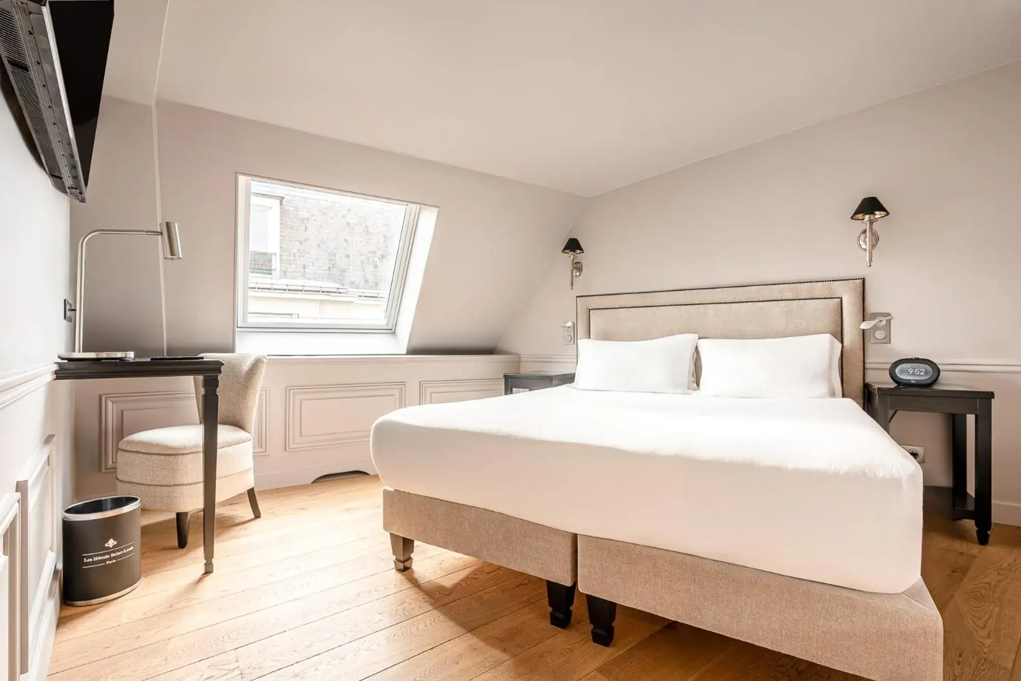 Deluxe Suite in Hotel Résidence Des Arts - Saint-Germain Deluxe Suite in Hotel Résidence Des Arts - Saint-Germain