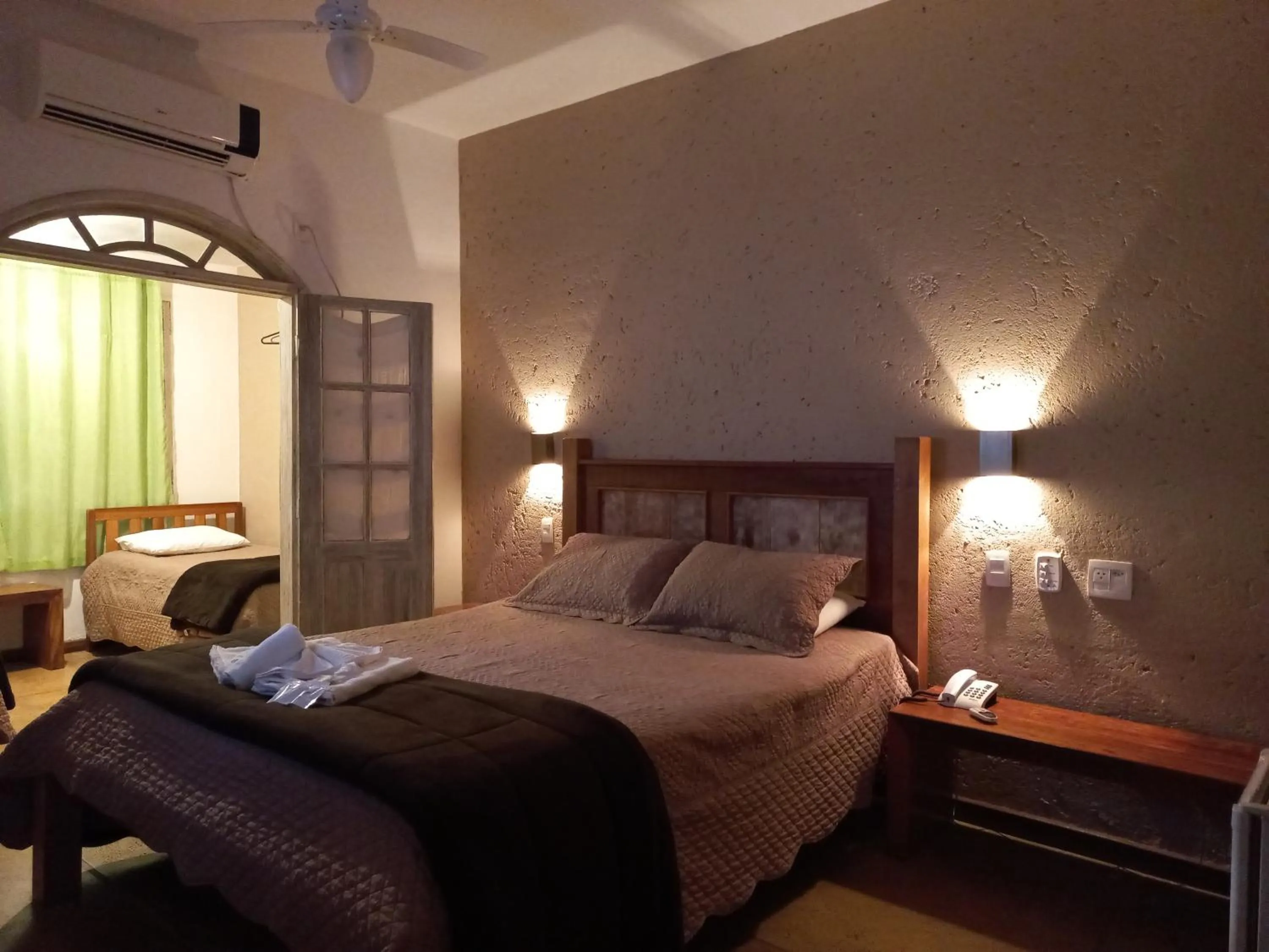 Photo of the whole room, Bed in Pousada Cantares