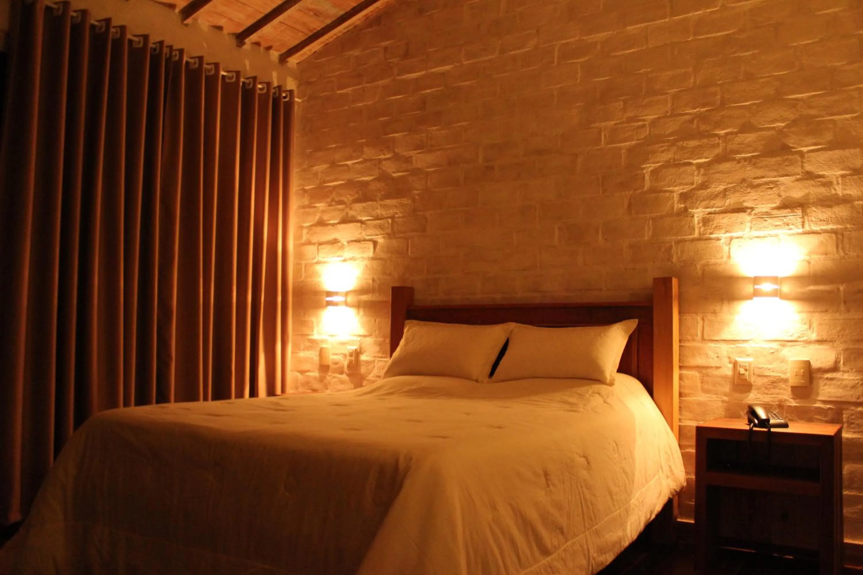 Photo of the whole room, Bed in Pousada Cantares