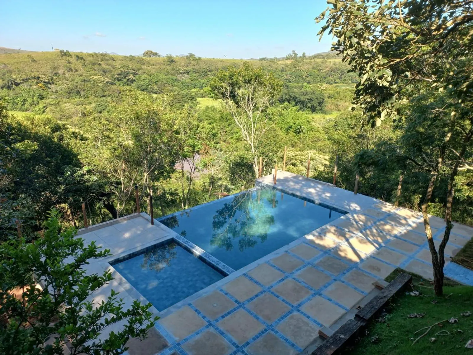 Swimming pool in Pousada Cantares
