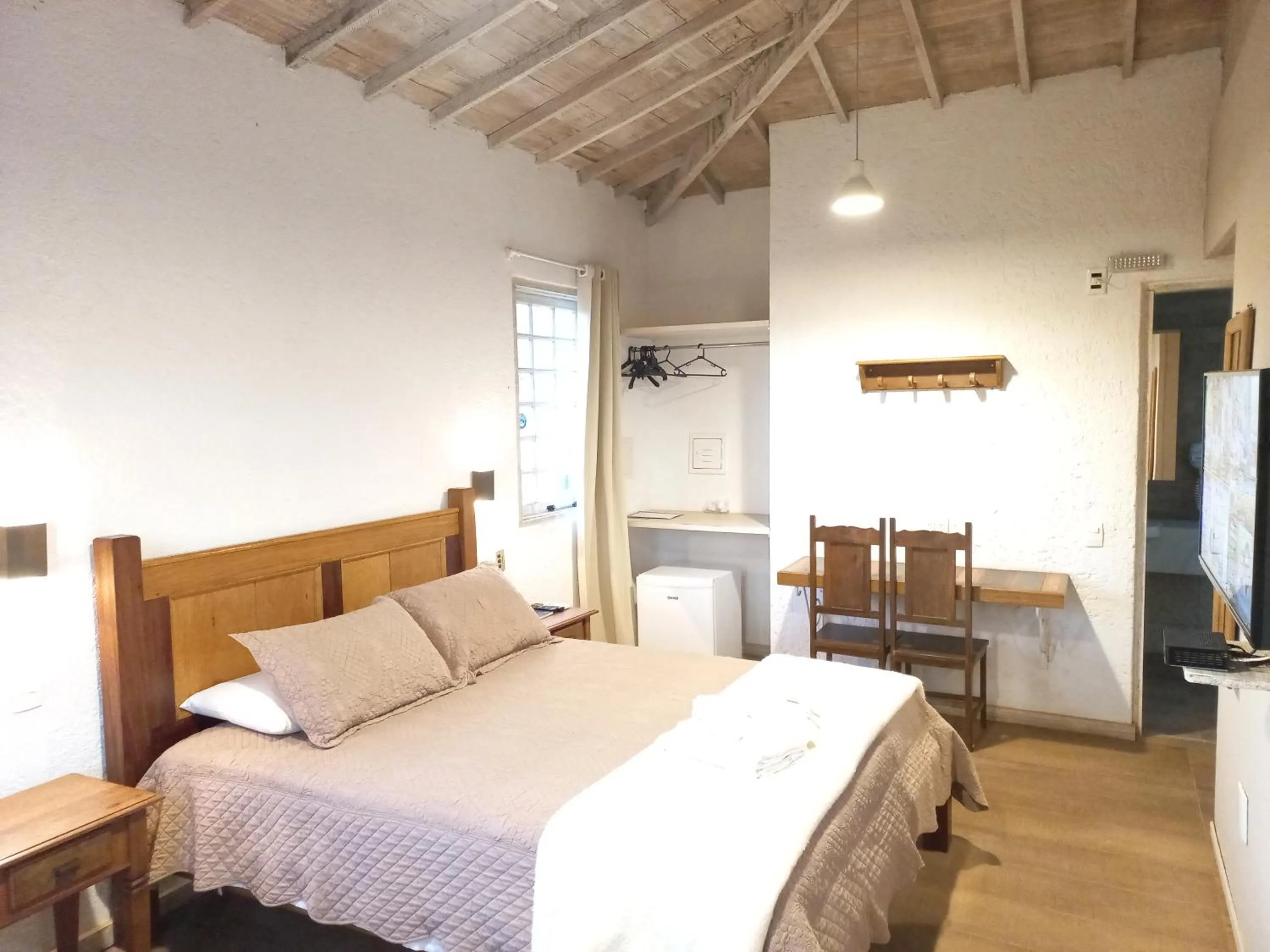 Photo of the whole room, Bed in Pousada Cantares