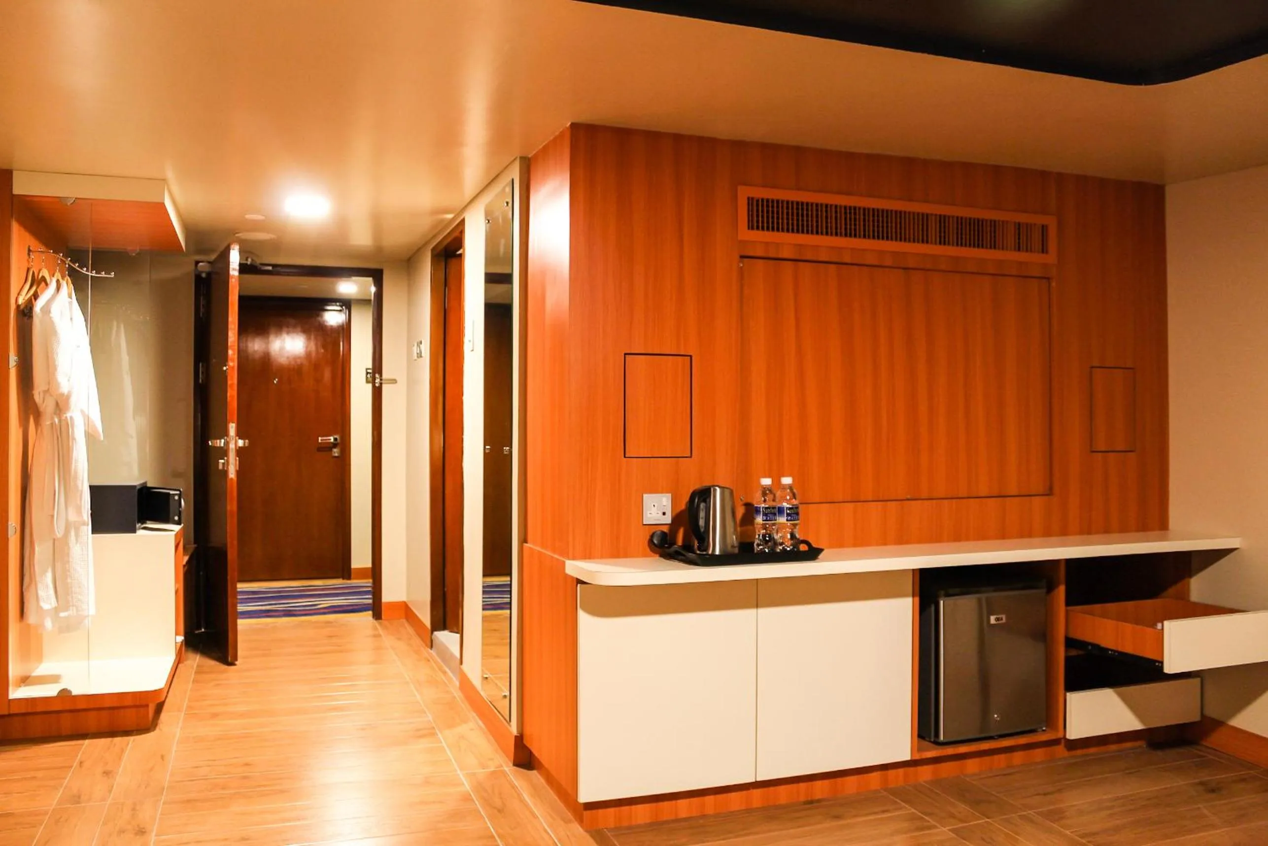 Coffee/tea facilities in Doulos Phos The Ship Hotel