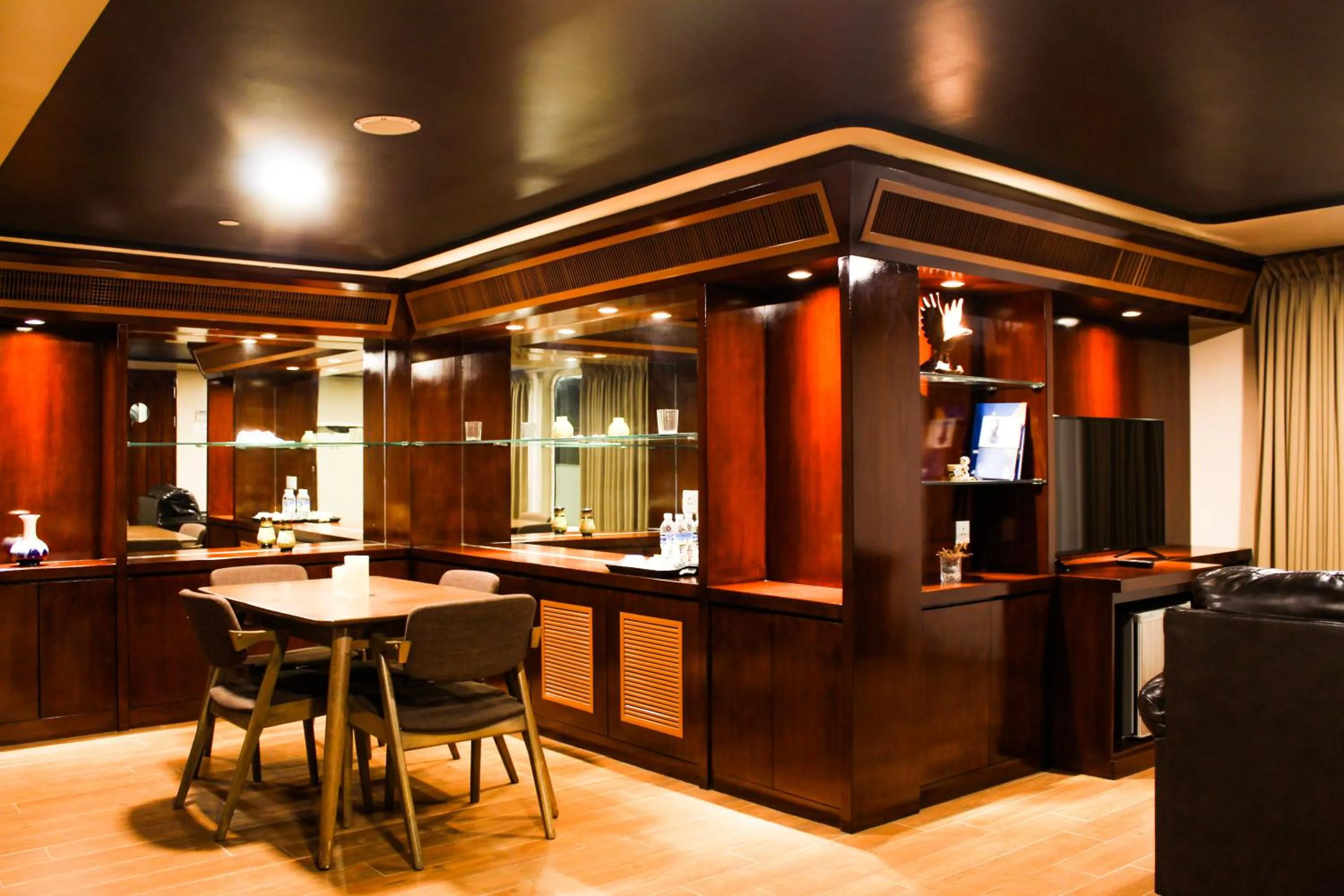 VIP in Doulos Phos The Ship Hotel