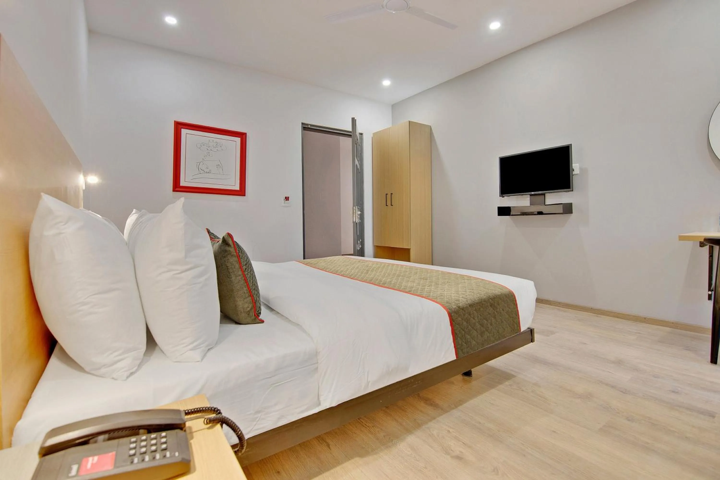 Other, Bed in Super Townhouse 204 Sector 49 Near Logix city centre