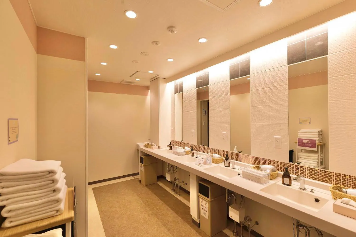 Bathroom in Wild Cherry Blossom-HOSTEL,TOKYO KOGANEI-