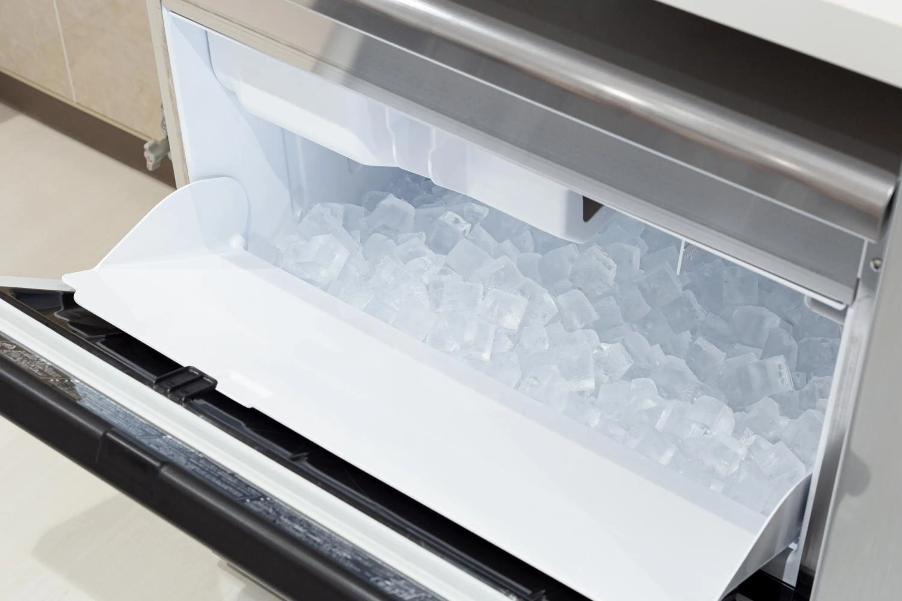 Communal lounge/ TV room in Wild Cherry Blossom-HOSTEL,TOKYO KOGANEI-