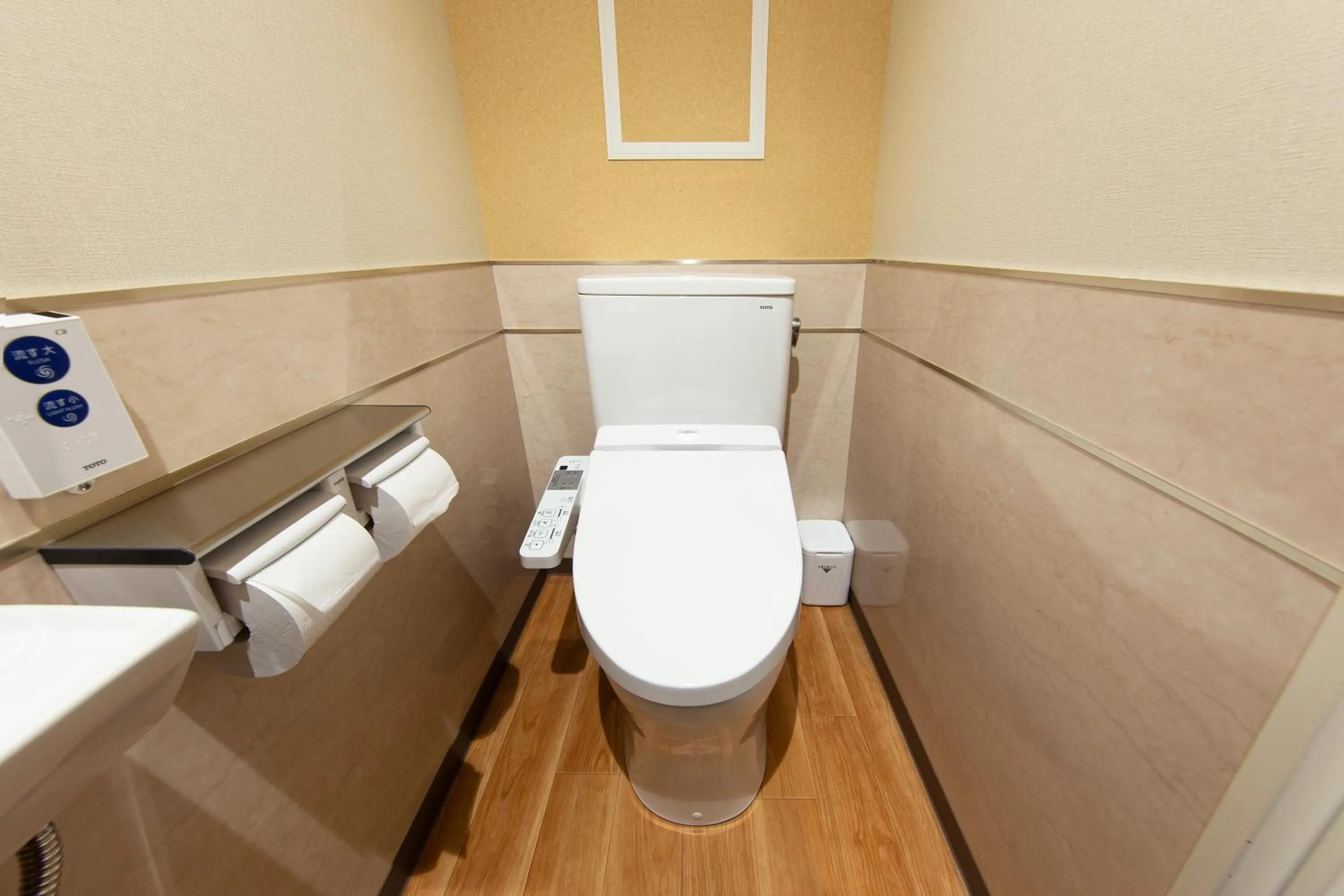 Toilet in Wild Cherry Blossom-HOSTEL,TOKYO KOGANEI-