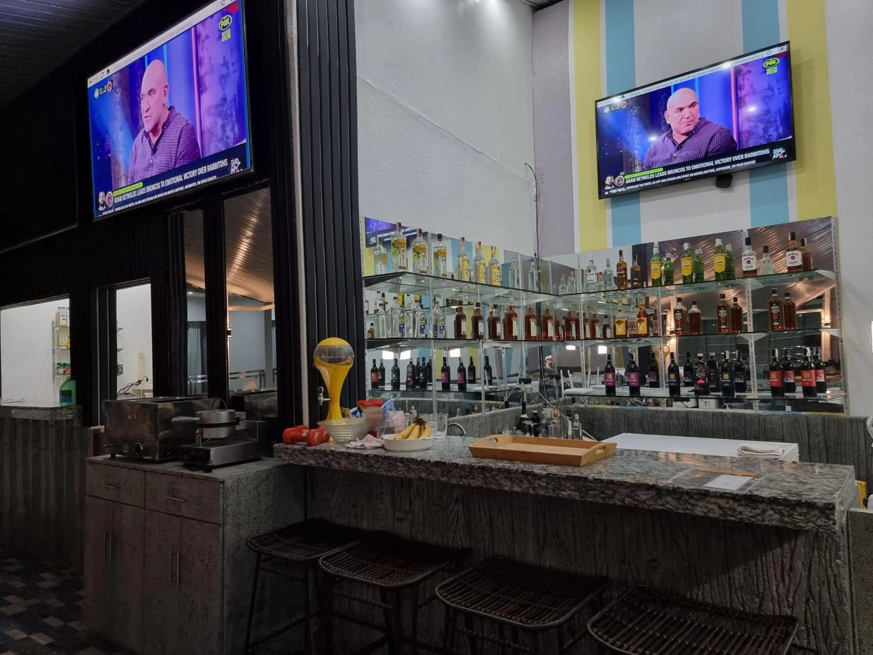 TV and multimedia in Chequers Suites Subic Bay