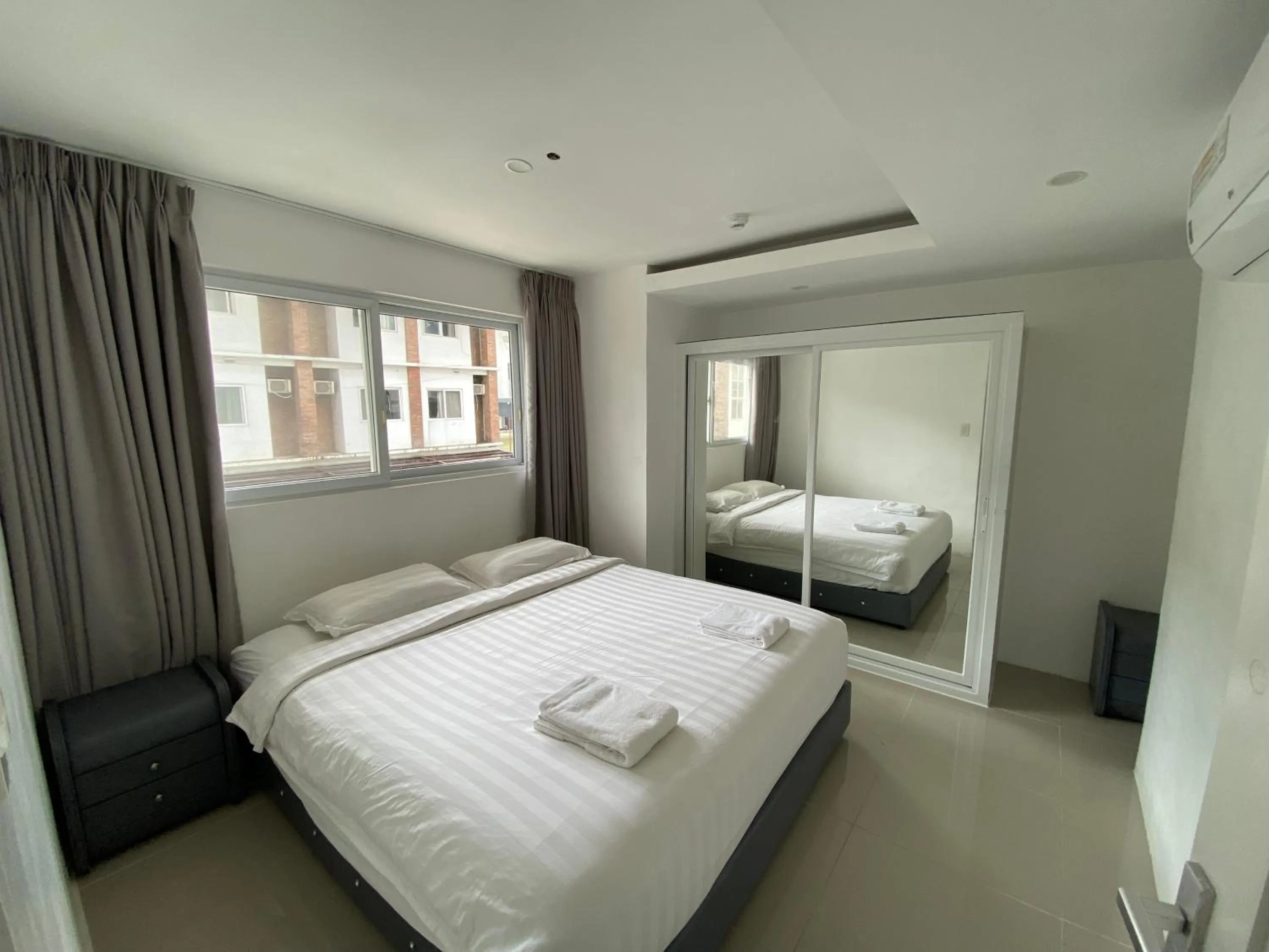 Bed in Chequers Suites Subic Bay