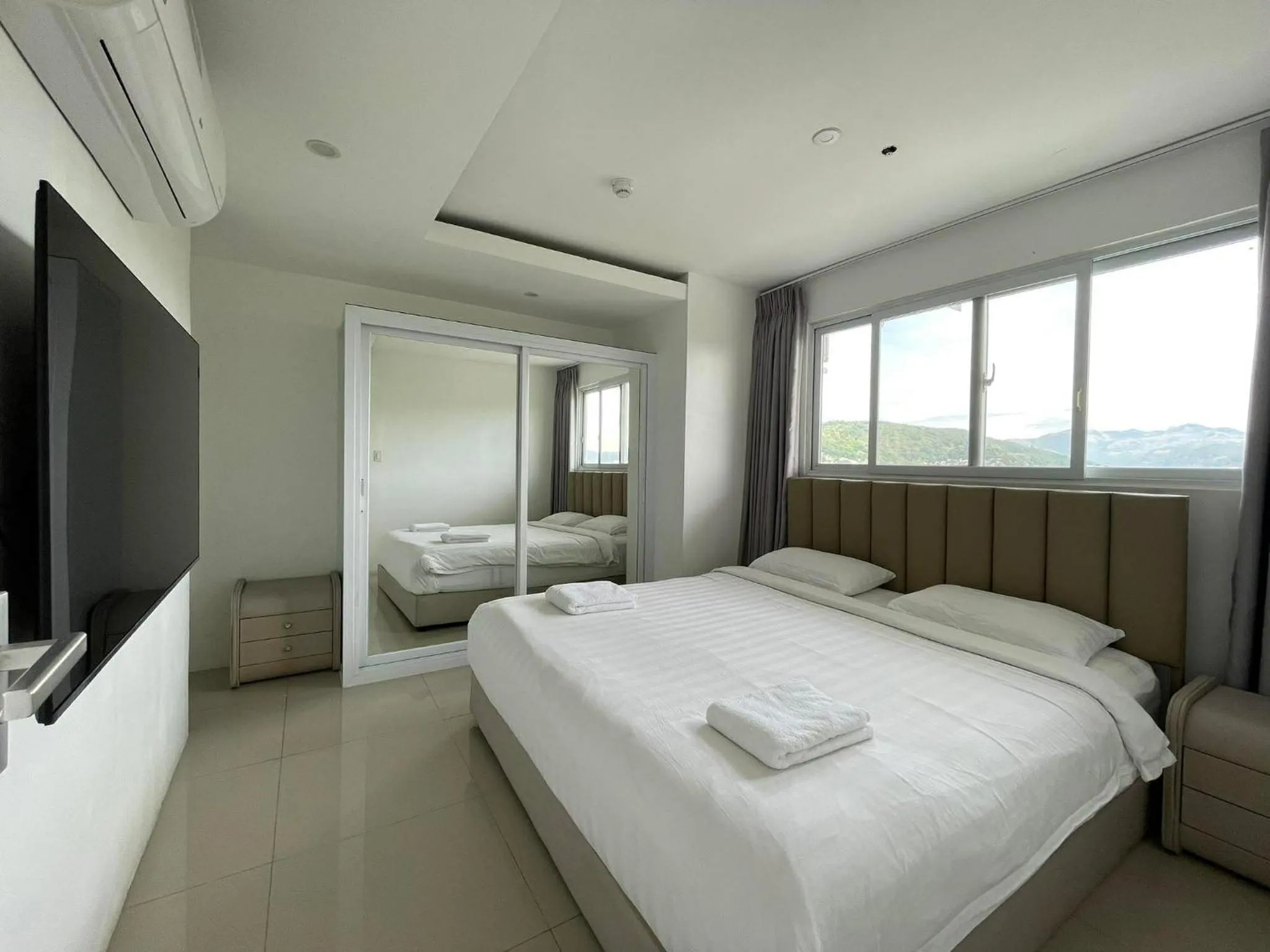 Bedroom, Bed in Chequers Suites Subic Bay