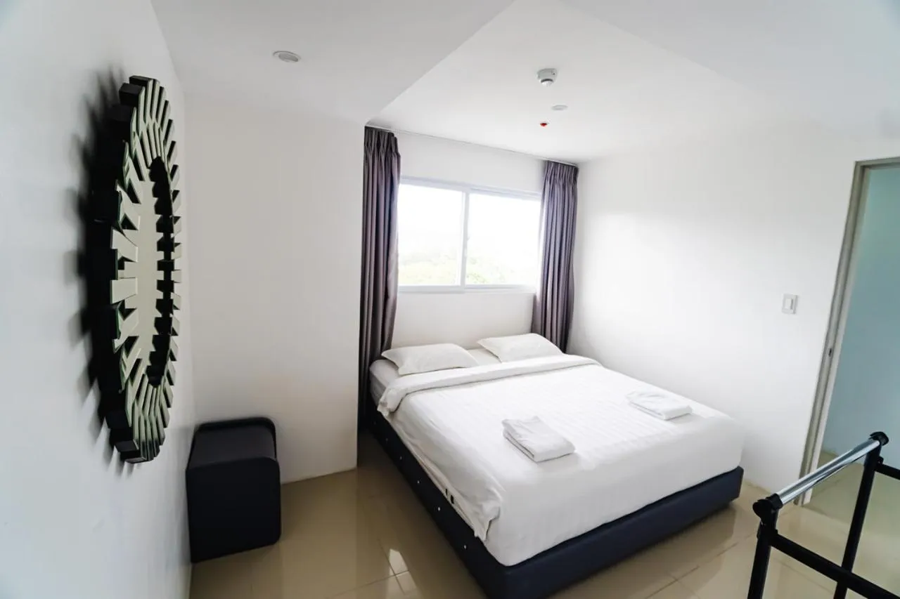 Bed in Chequers Suites Subic Bay