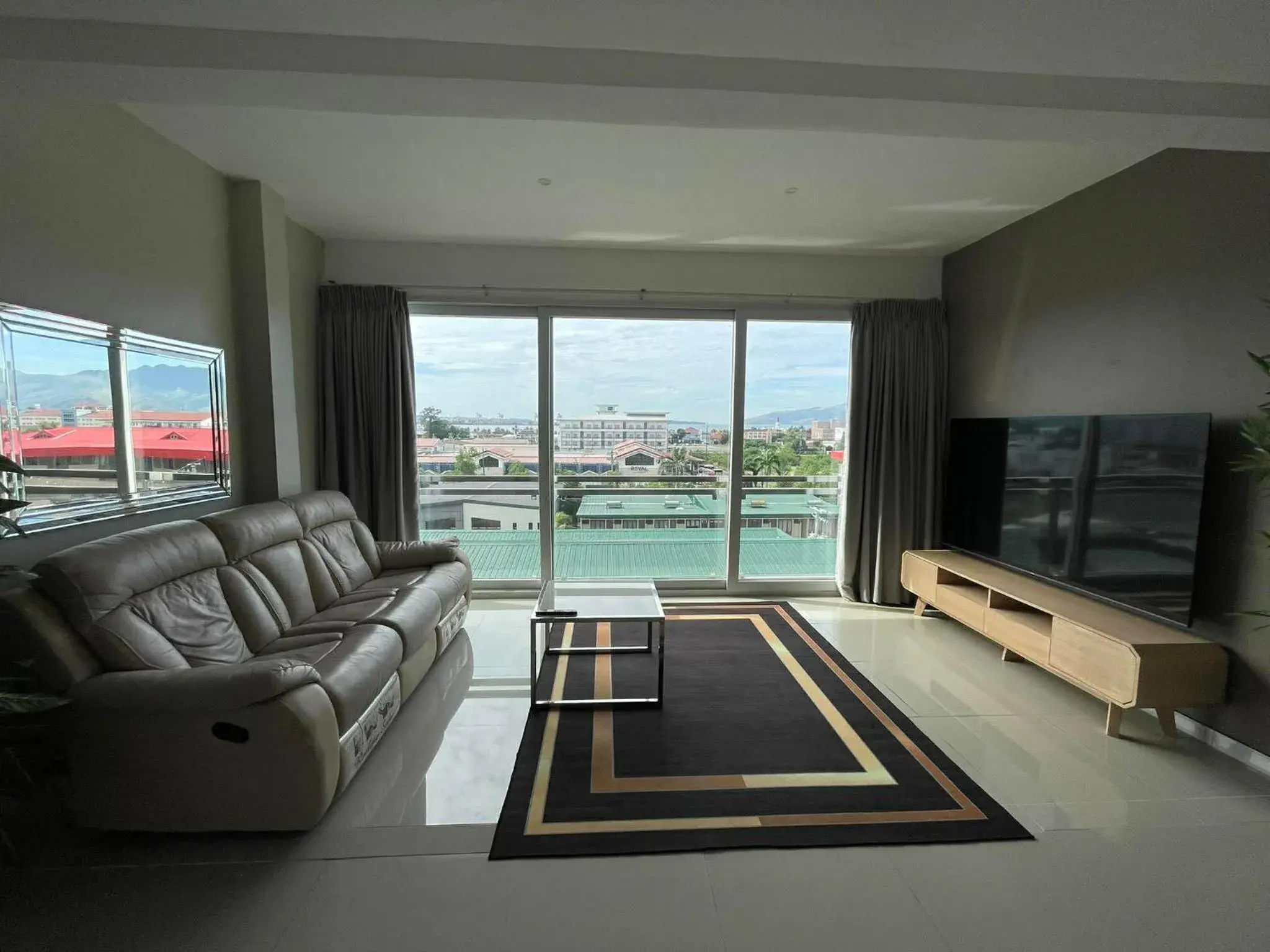 One-Bedroom Apartment with City View in Chequers Suites Subic Bay One-Bedroom Apartment with City View in Chequers Suites Subic Bay