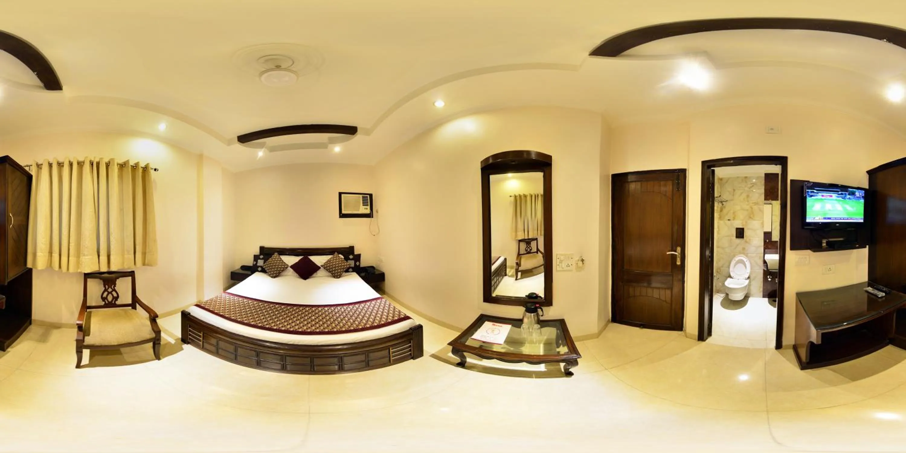 Bedroom, Bed in Amax Inn