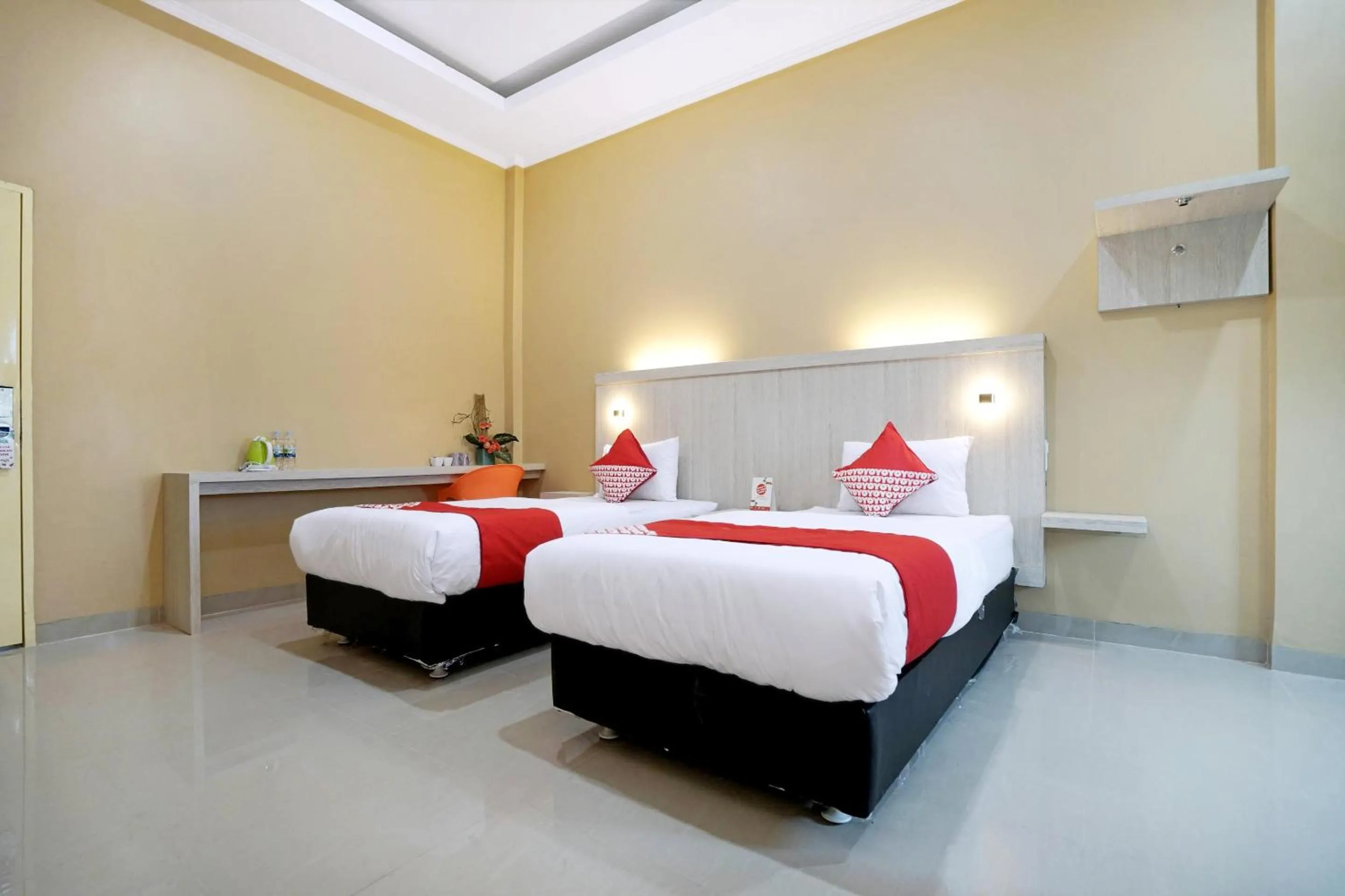 Bedroom in OYO Life 1299 Balcony Orange Homestay