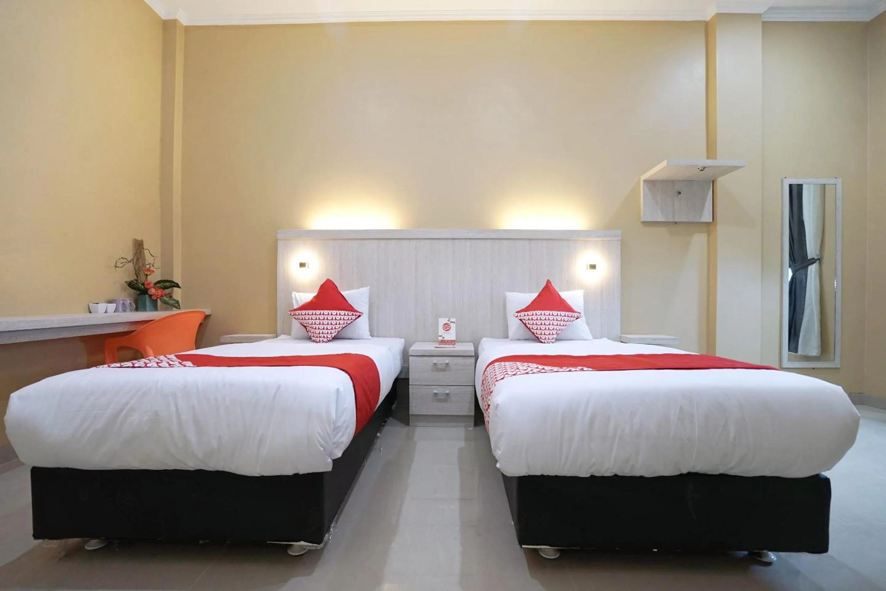 Bedroom in OYO Life 1299 Balcony Orange Homestay