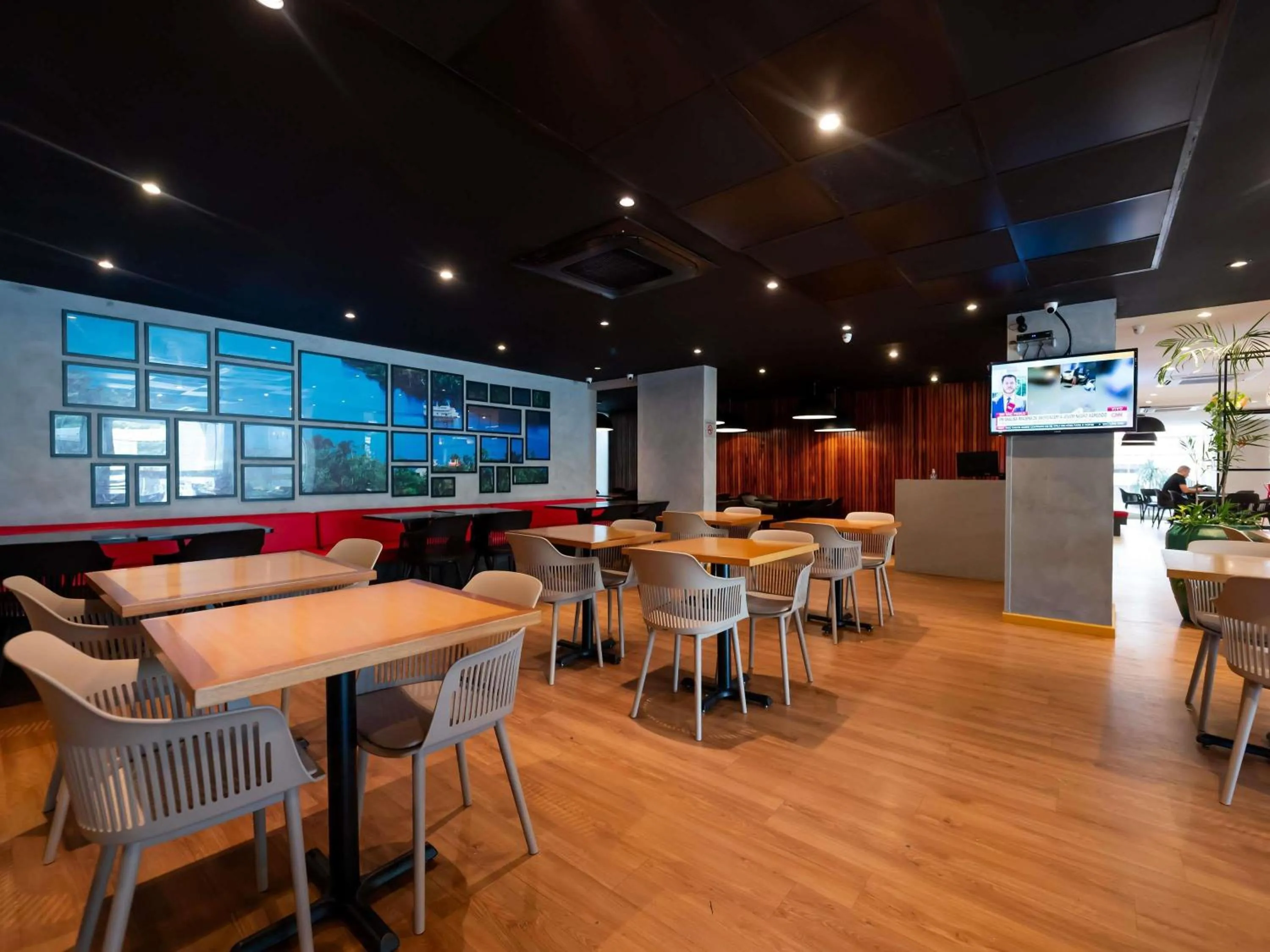 Restaurant/places to eat in Ibis Styles Belém Hangar