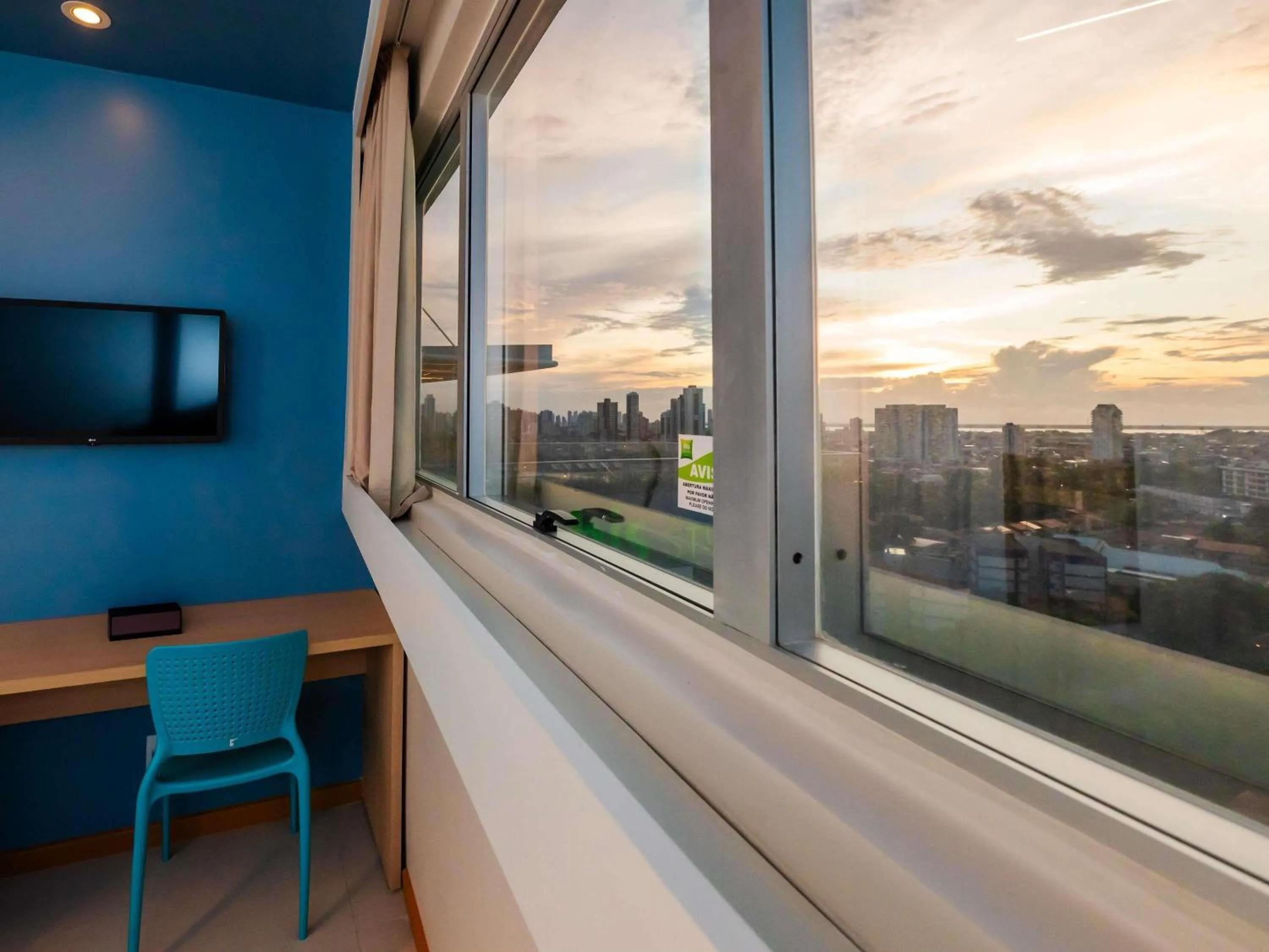 Bedroom in Ibis Styles Belém Hangar