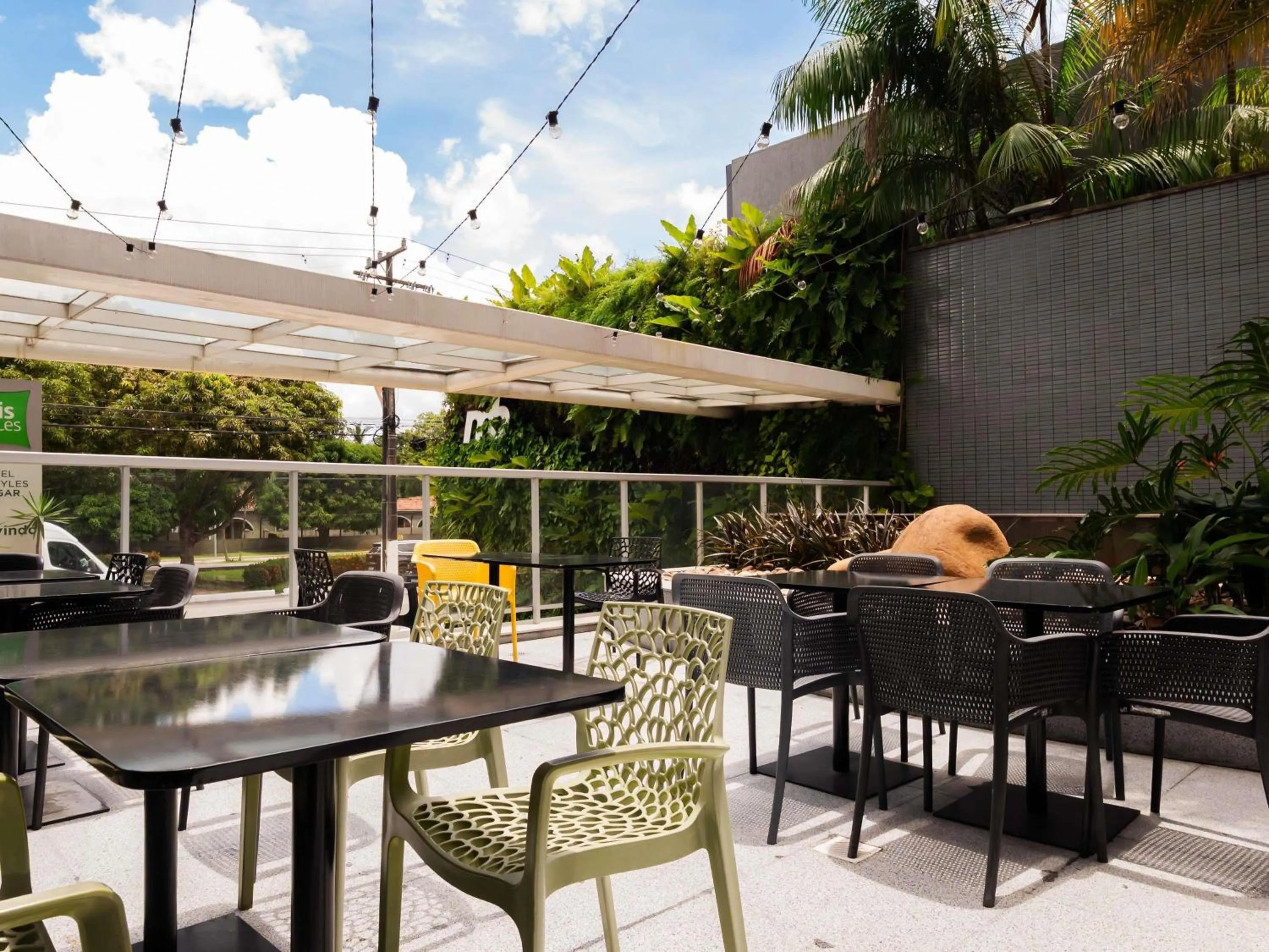 Restaurant/places to eat in Ibis Styles Belém Hangar