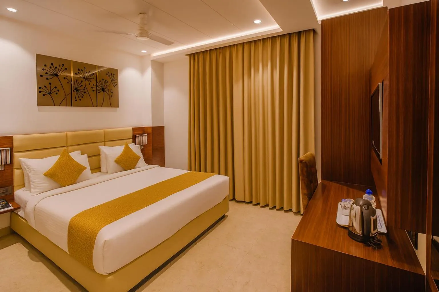 Bed in HOTEL TEN SQUARE - 5 Minutes from The Taj Mahal