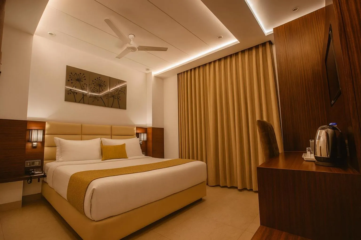 Bed in HOTEL TEN SQUARE - 5 Minutes from The Taj Mahal