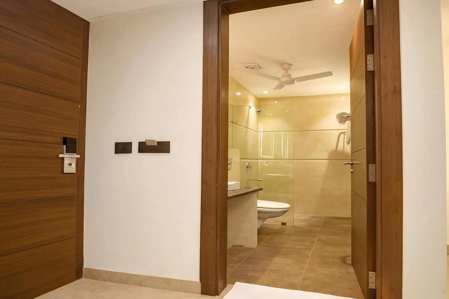 Toilet in HOTEL TEN SQUARE - 5 Minutes from The Taj Mahal