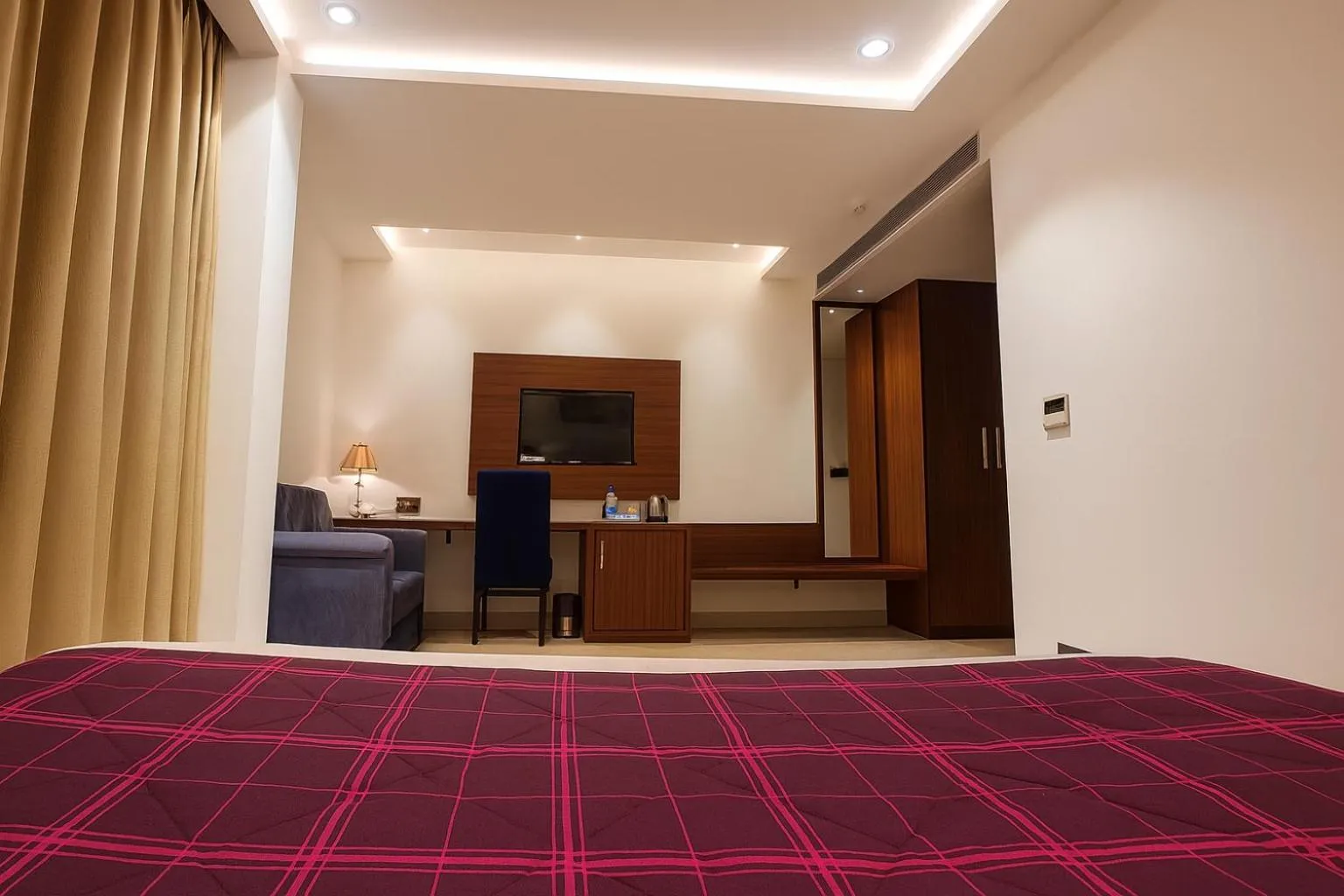 Bed in HOTEL TEN SQUARE - 5 Minutes from The Taj Mahal