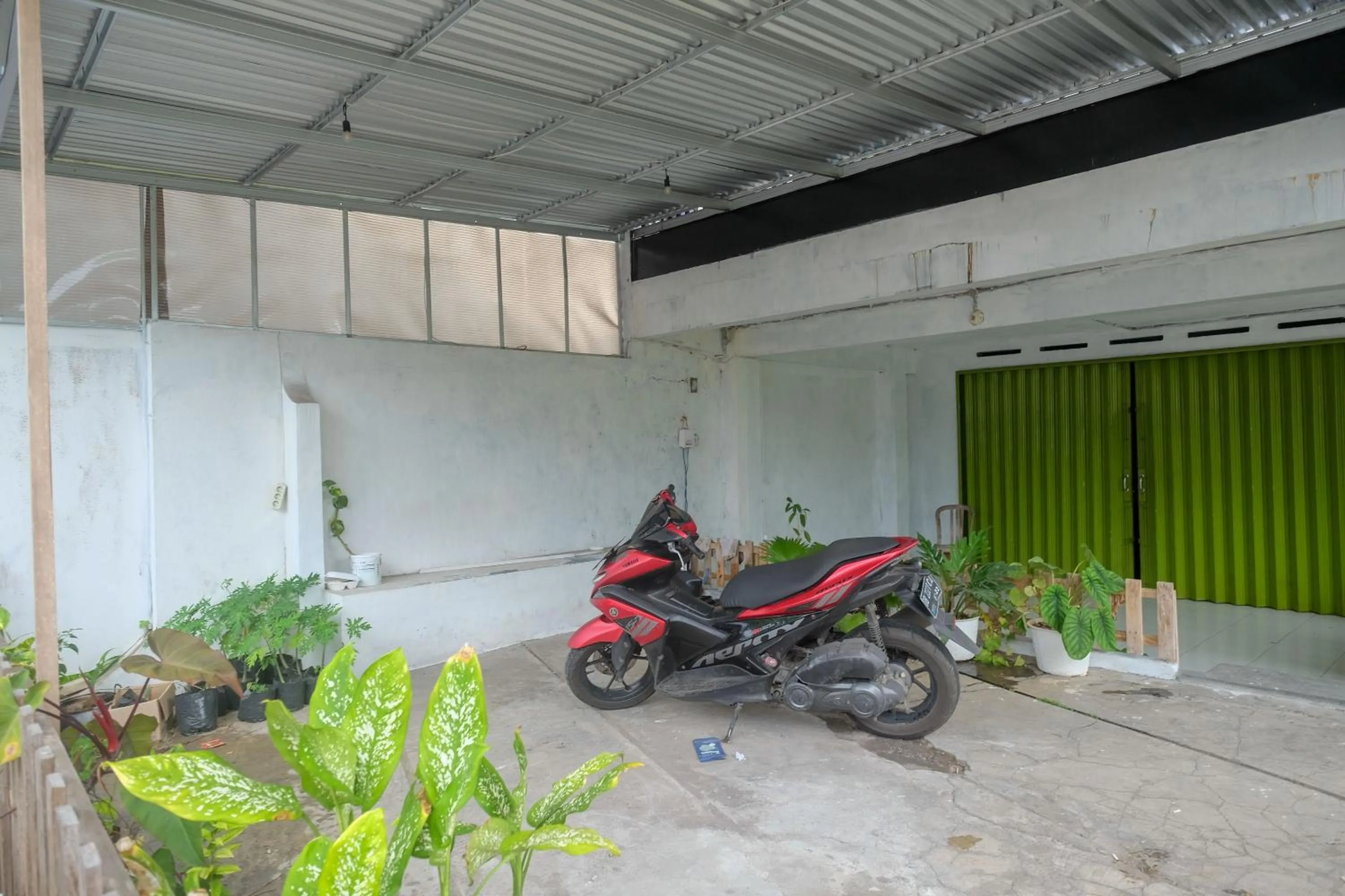 Garden view in RedDoorz at Lapangan Bandara Sam Ratulangi Manado