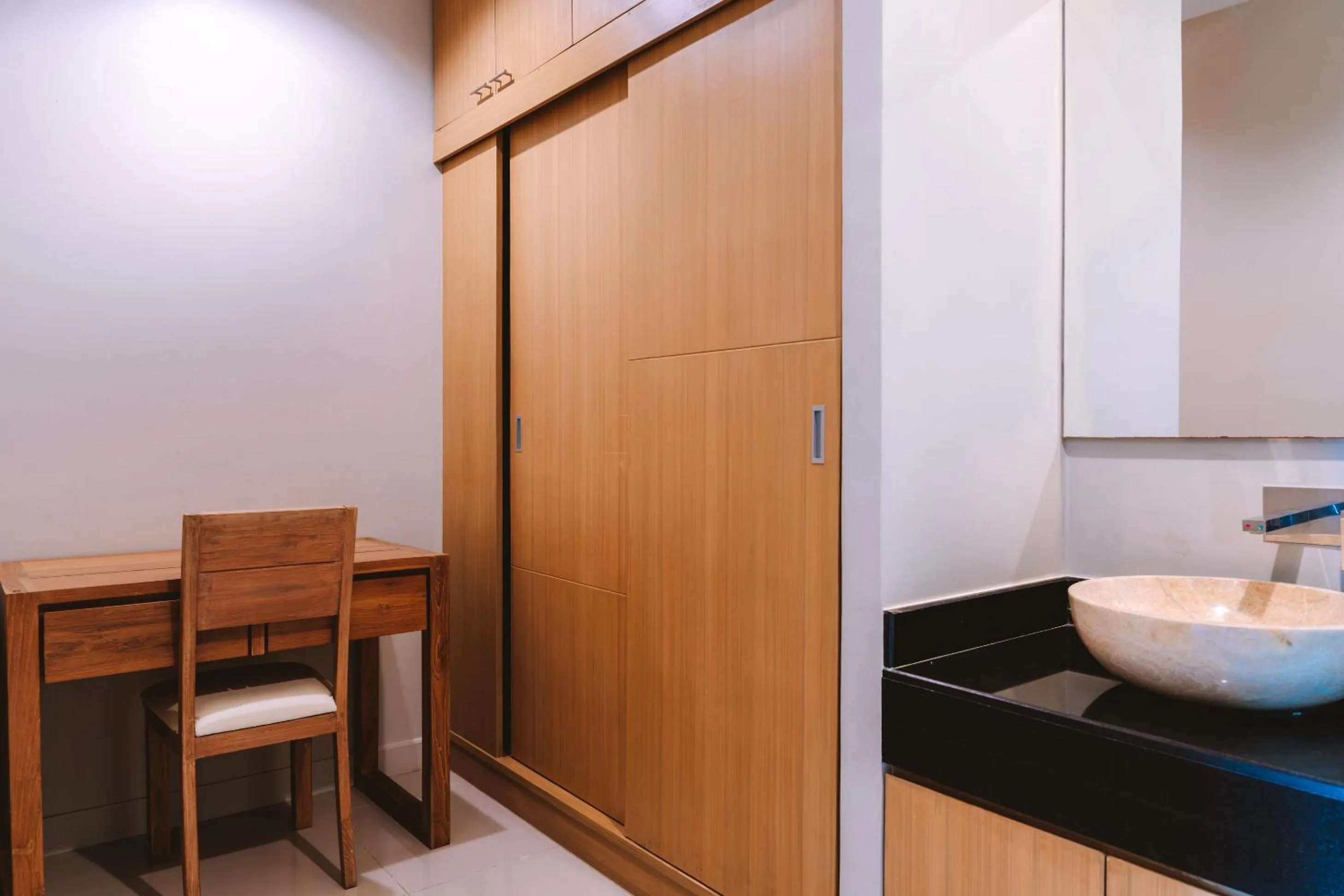 wardrobe in Layantara Villas