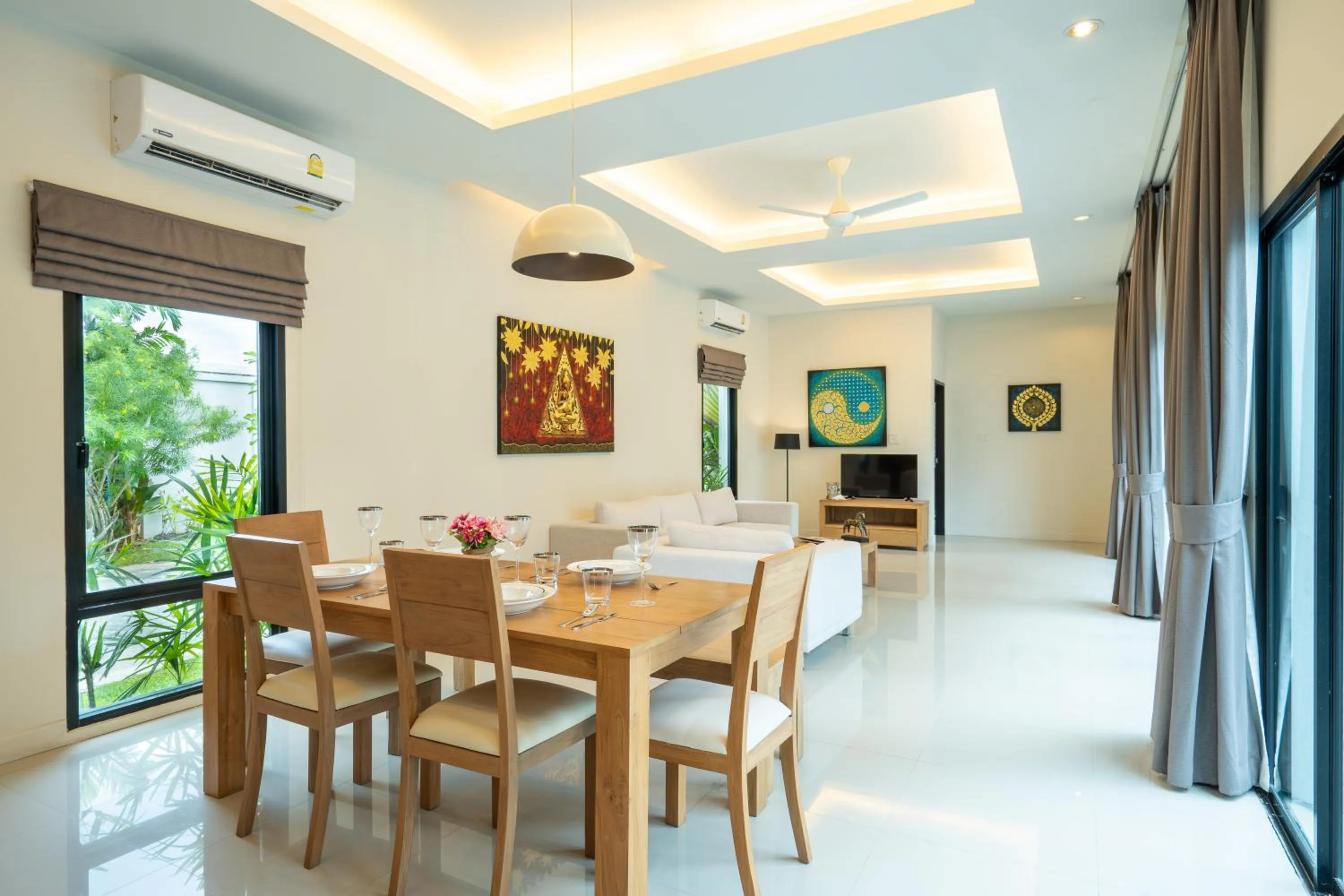 Restaurant/places to eat in Layantara Villas