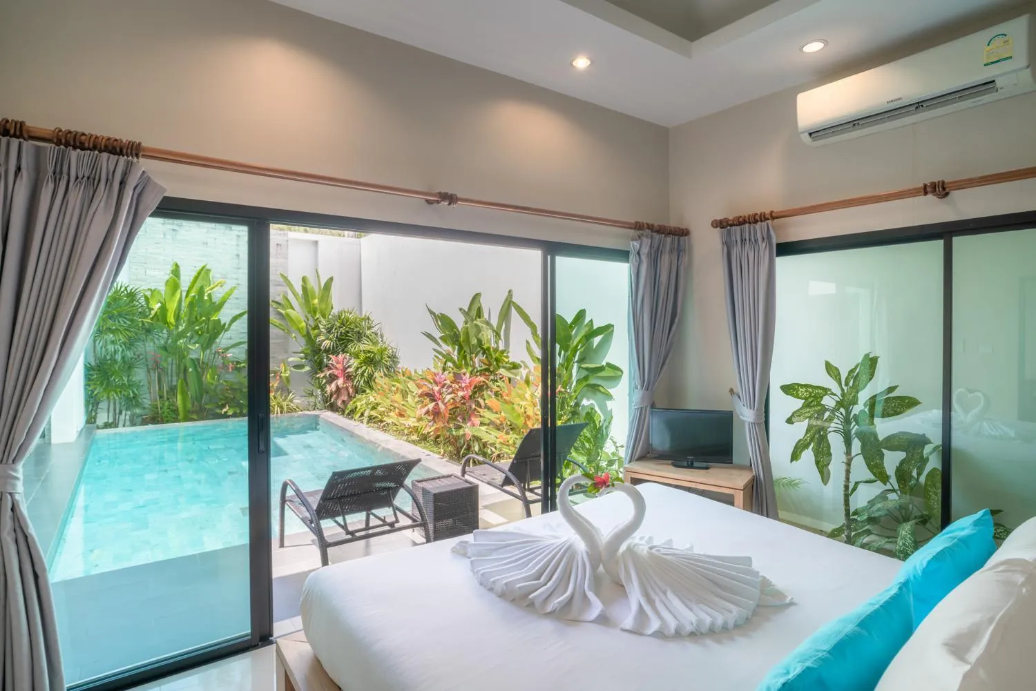 Swimming pool in Layantara Villas