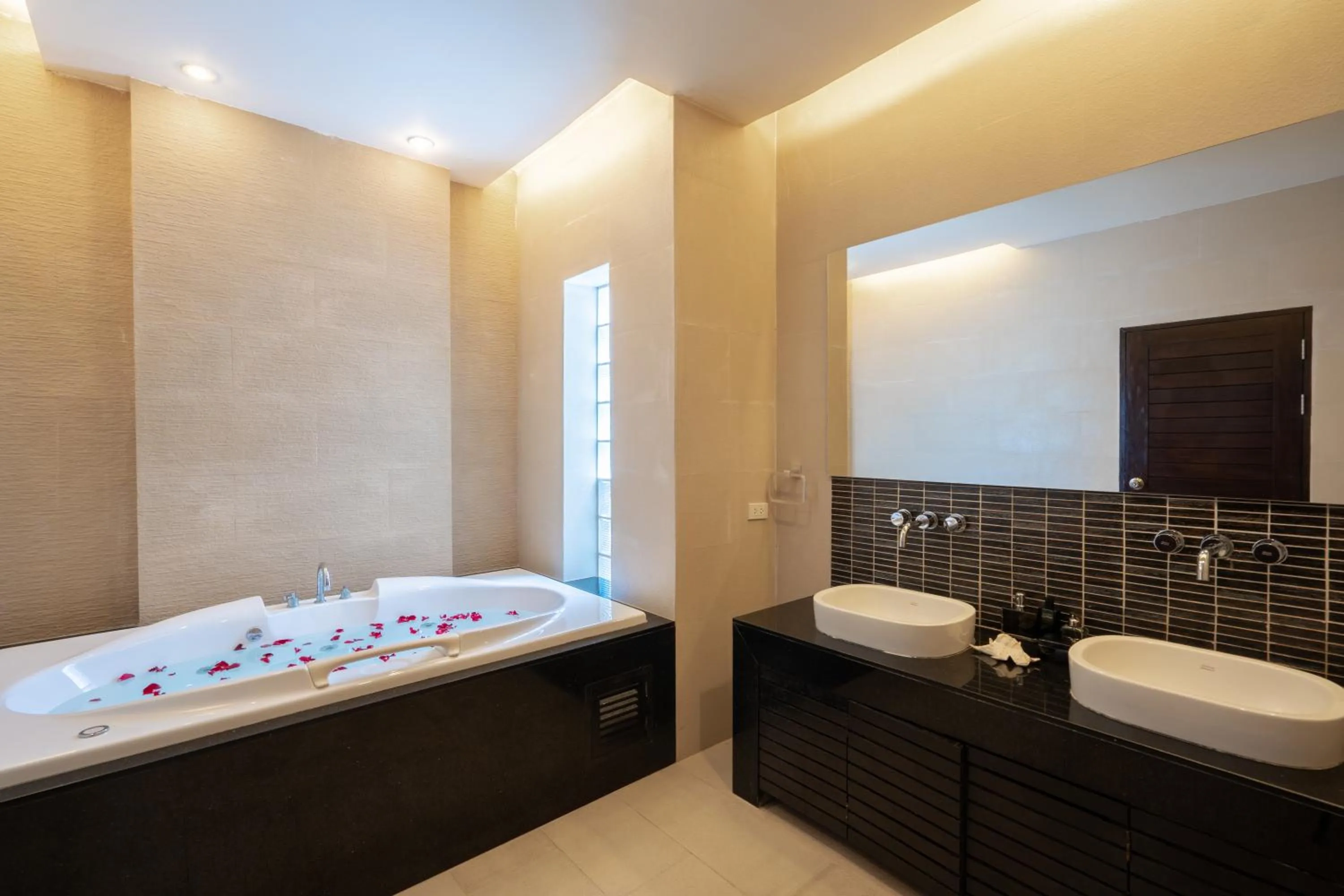 Shower in Layantara Villas