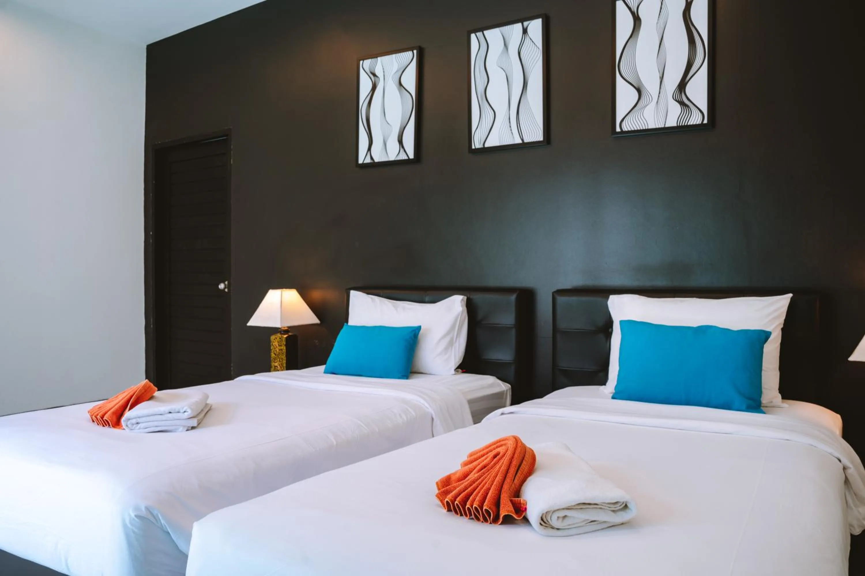 Photo of the whole room, Bed in Layantara Villas