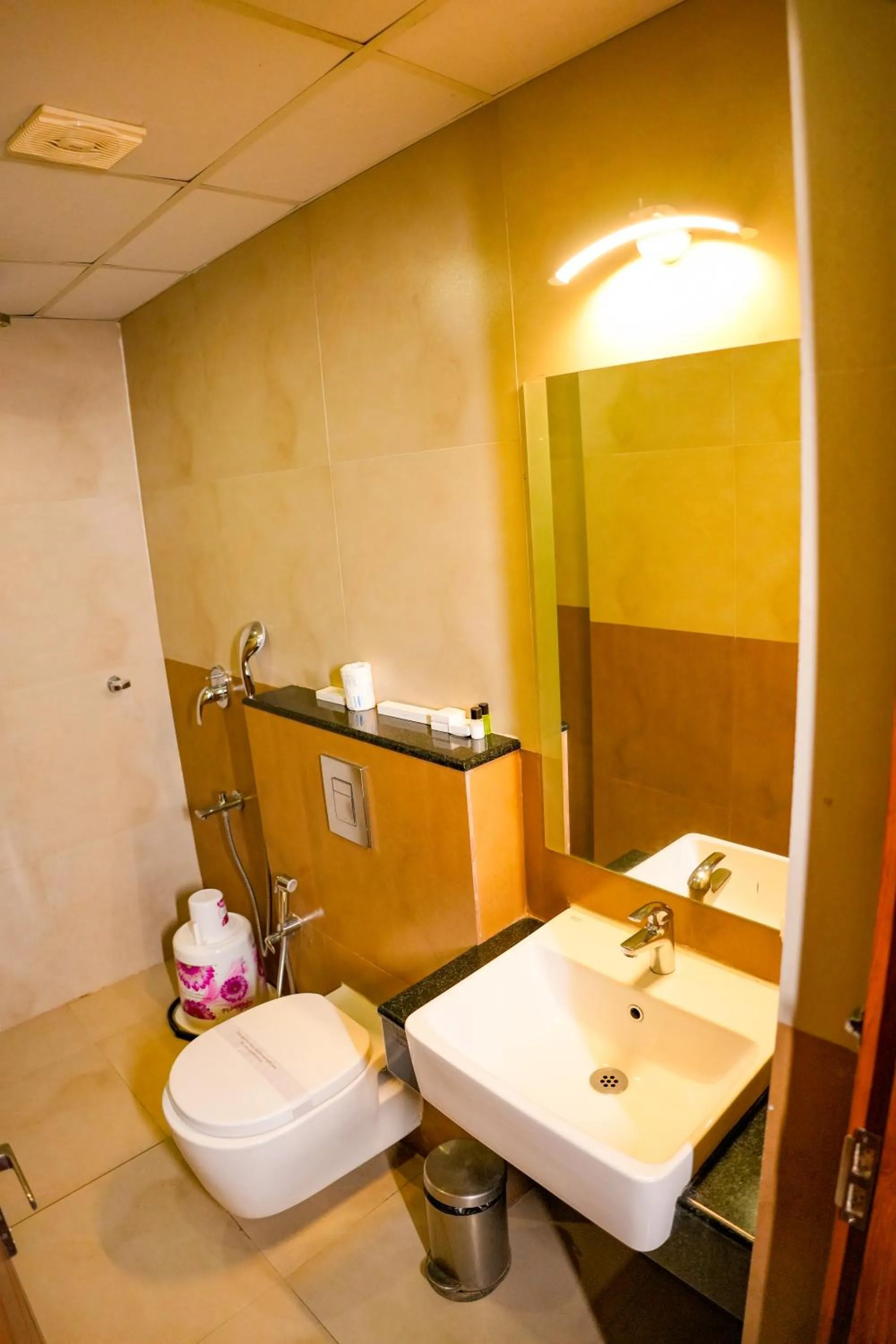 Bathroom in The Lake View Munnar