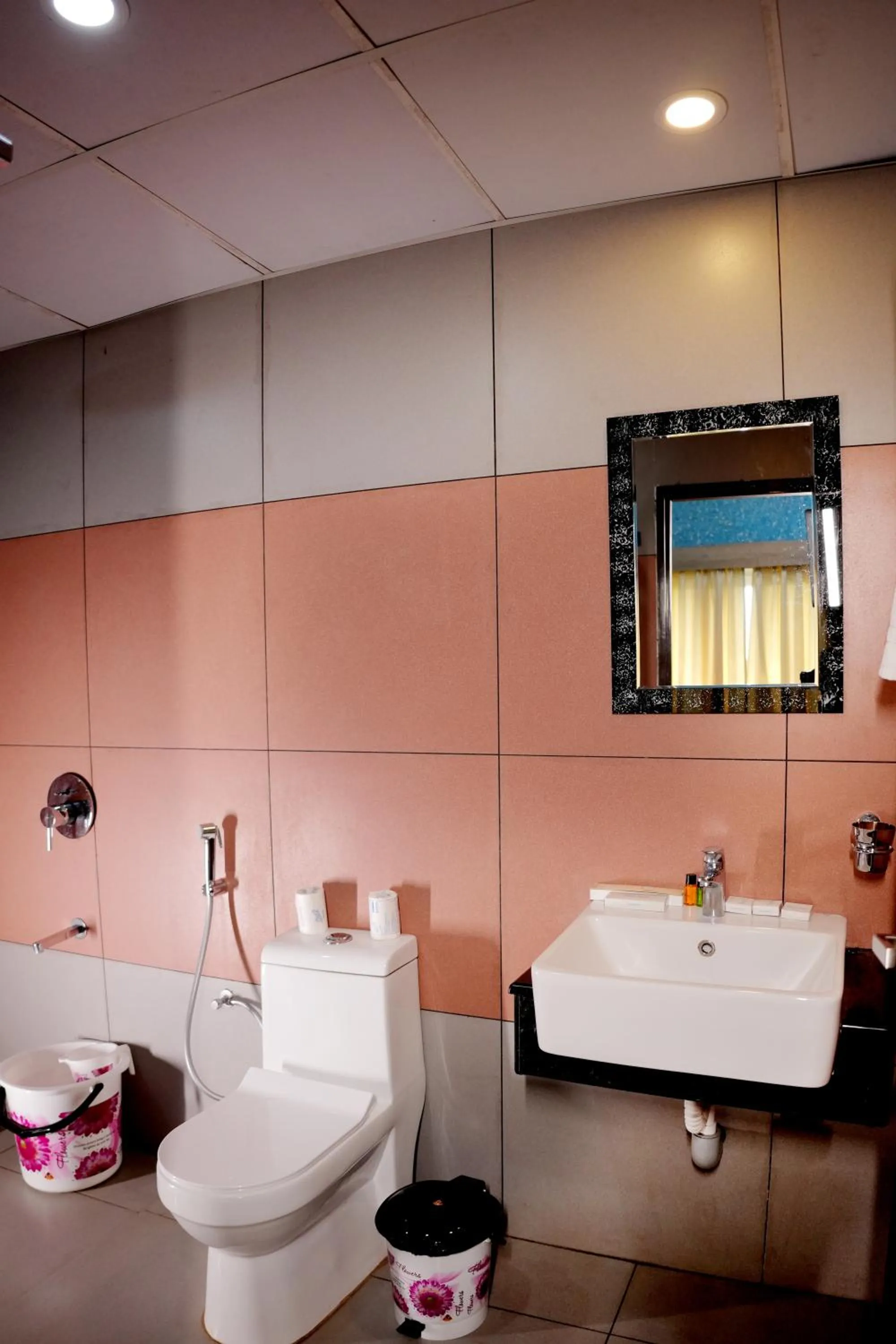 Bathroom in The Lake View Munnar