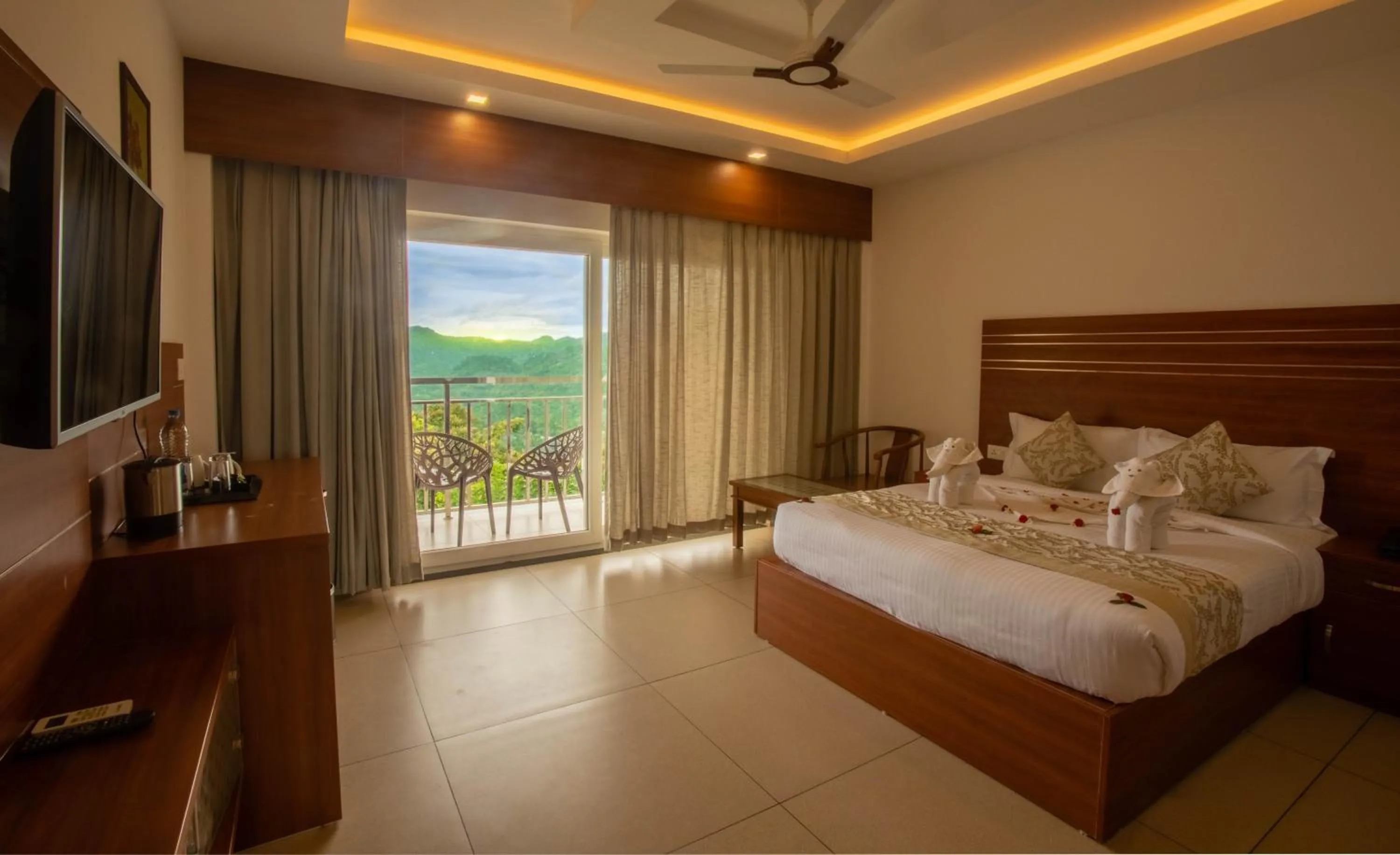 Photo of the whole room, Bed in The Lake View Munnar