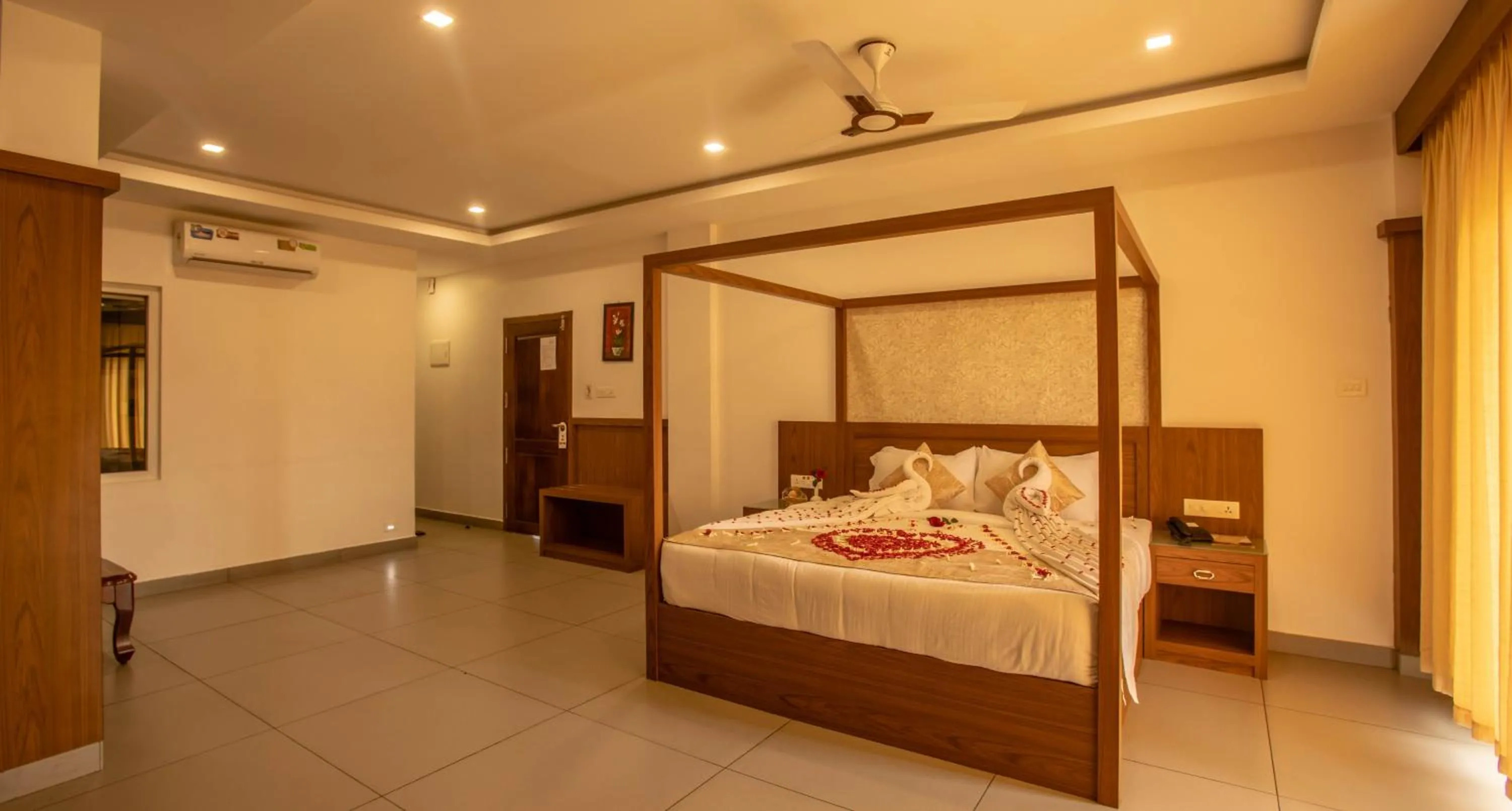 Photo of the whole room, Bed in The Lake View Munnar