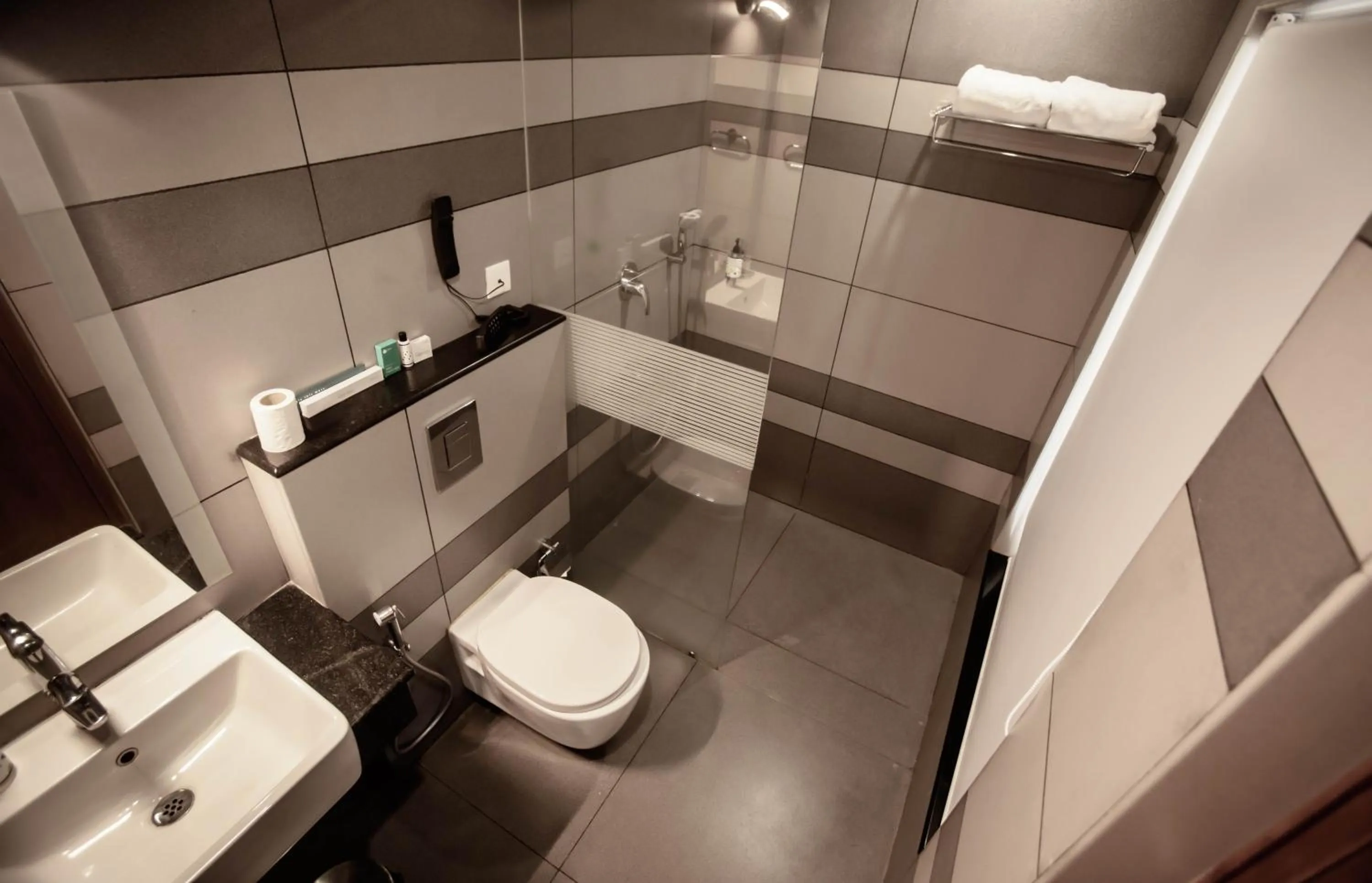 Toilet in The Lake View Munnar