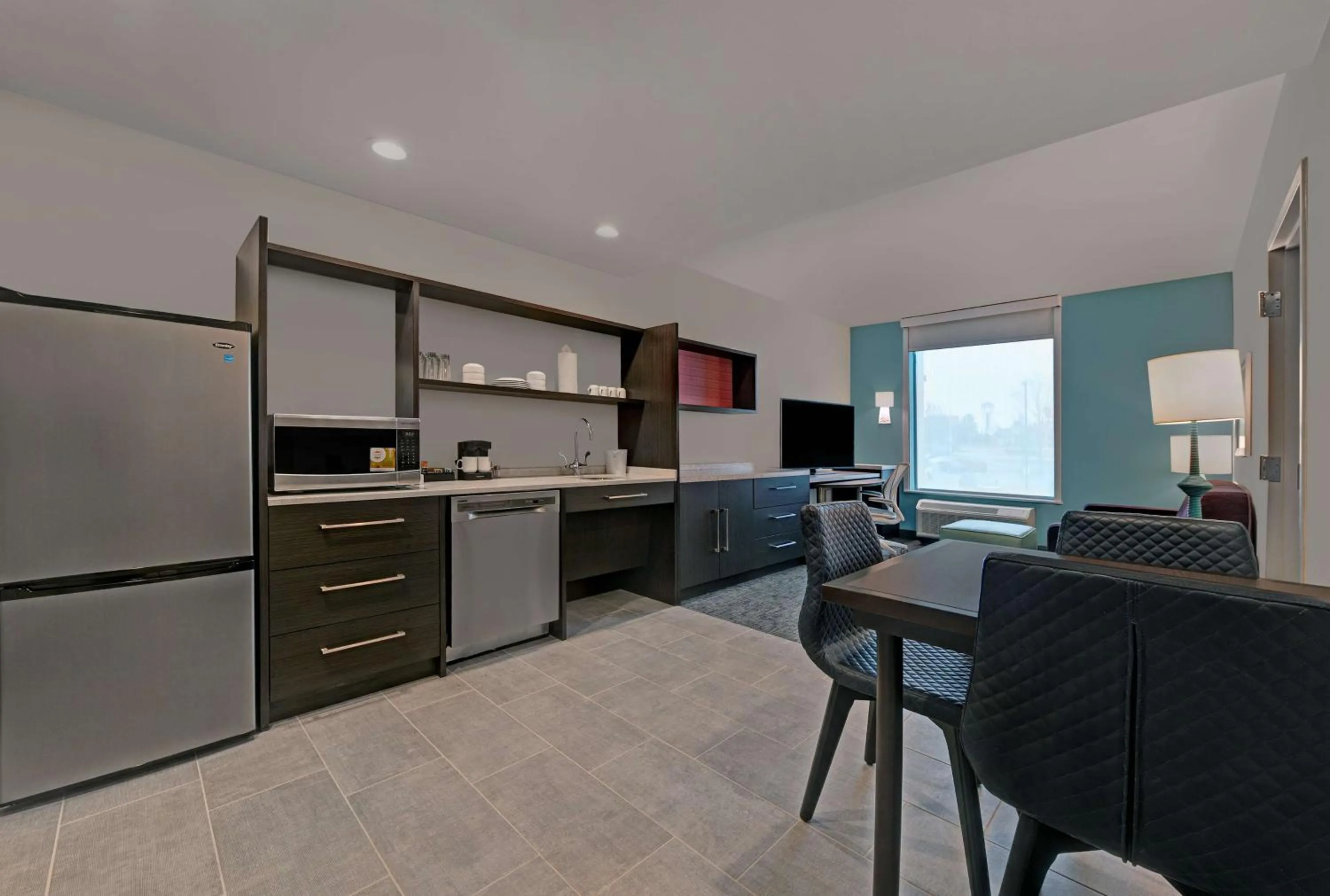 Kitchen or kitchenette in Home2 Suites By Hilton Memphis Wolfchase Galleria