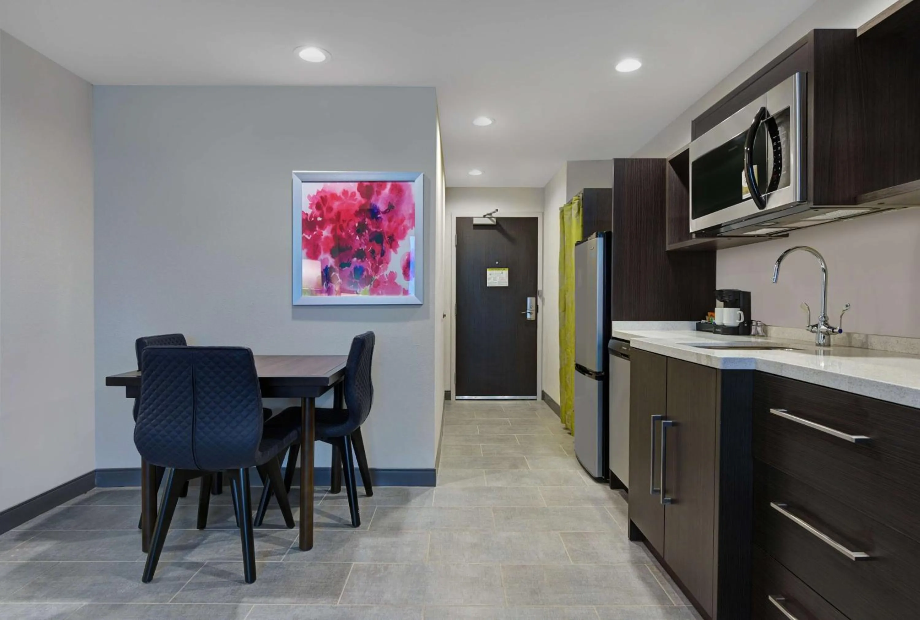 Kitchen or kitchenette in Home2 Suites By Hilton Memphis Wolfchase Galleria