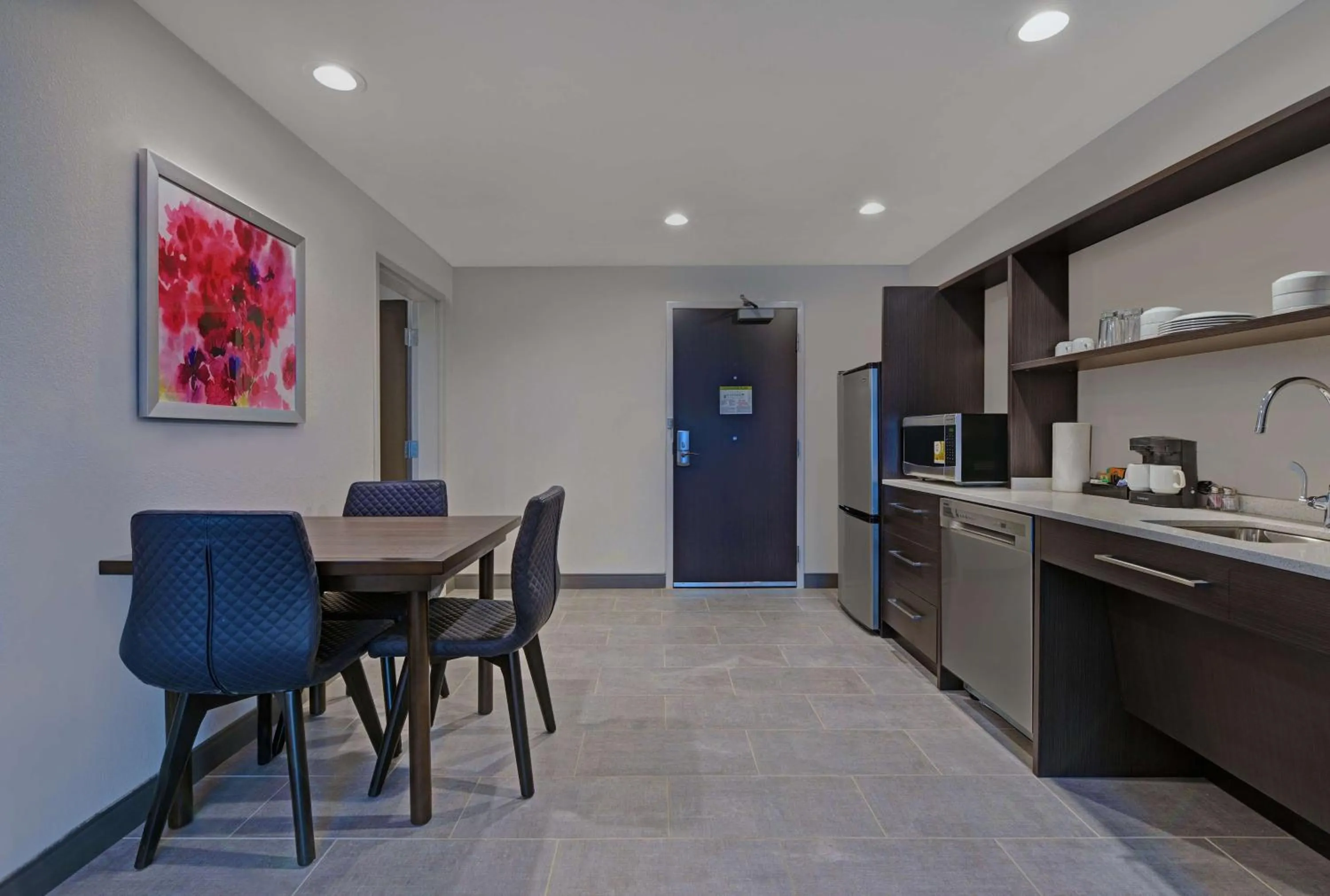 Kitchen or kitchenette in Home2 Suites By Hilton Memphis Wolfchase Galleria