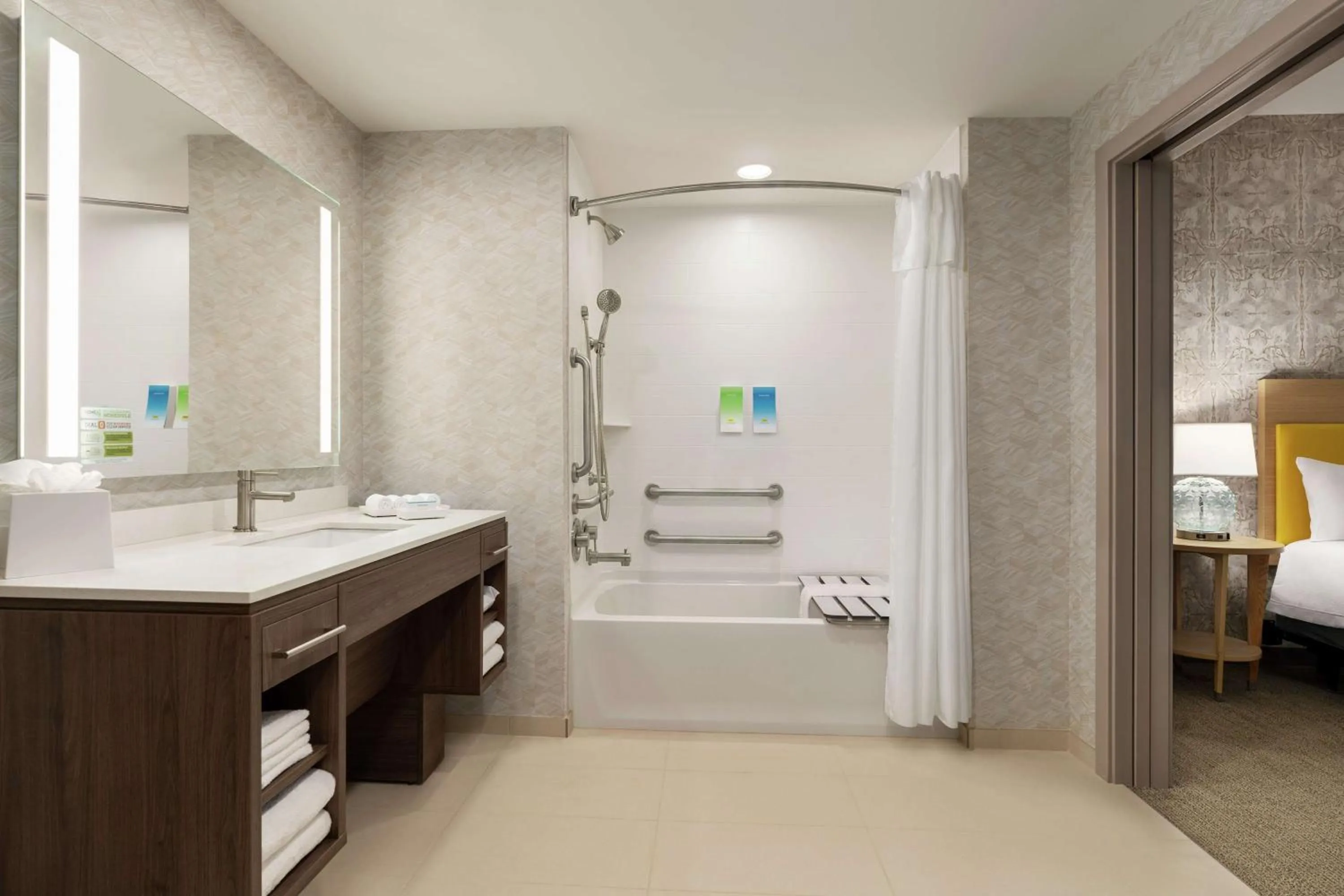 Bathroom, Bed in Home2 Suites By Hilton Glen Mills Chadds Ford