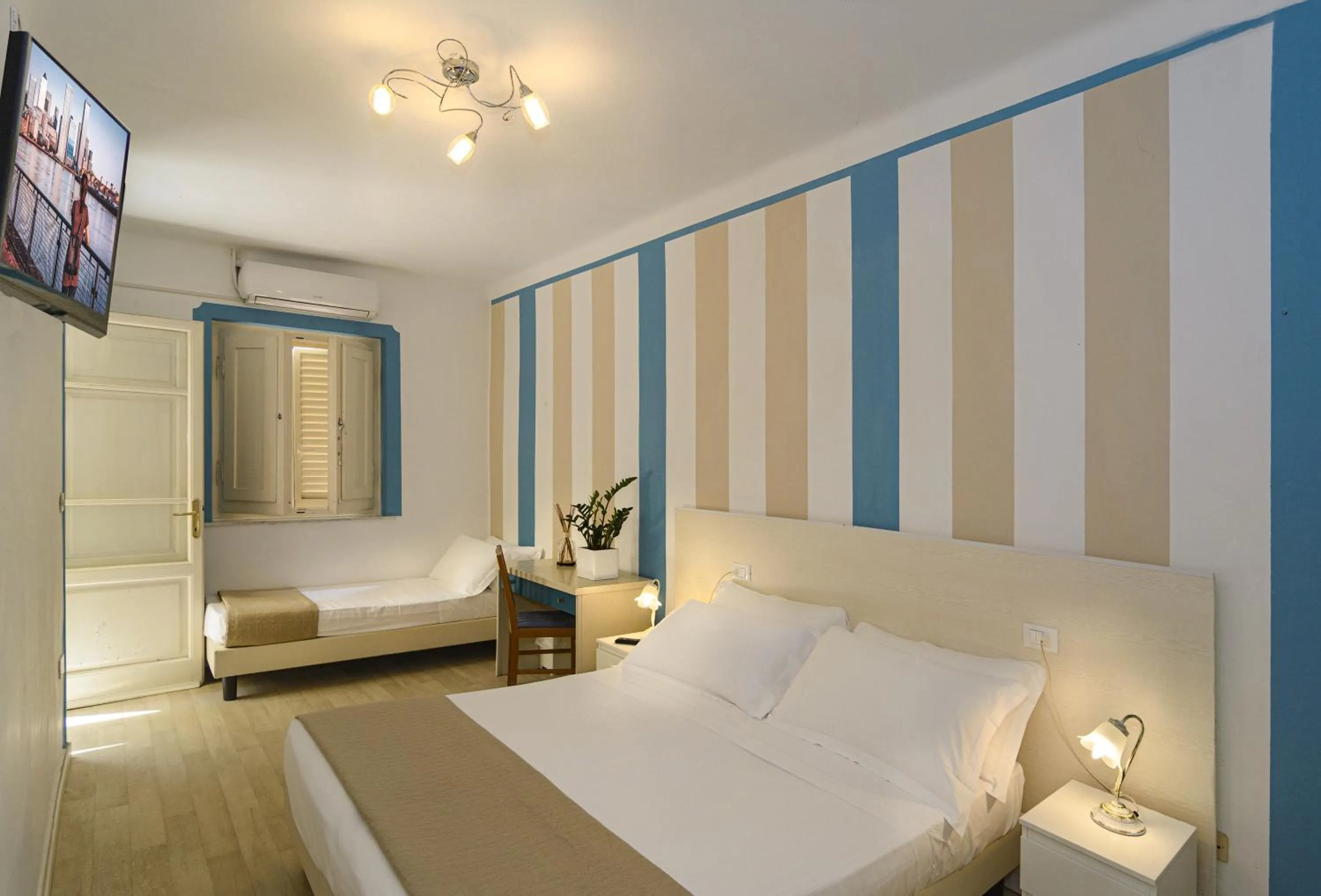 Standard Triple Room in Hotel Lungomare