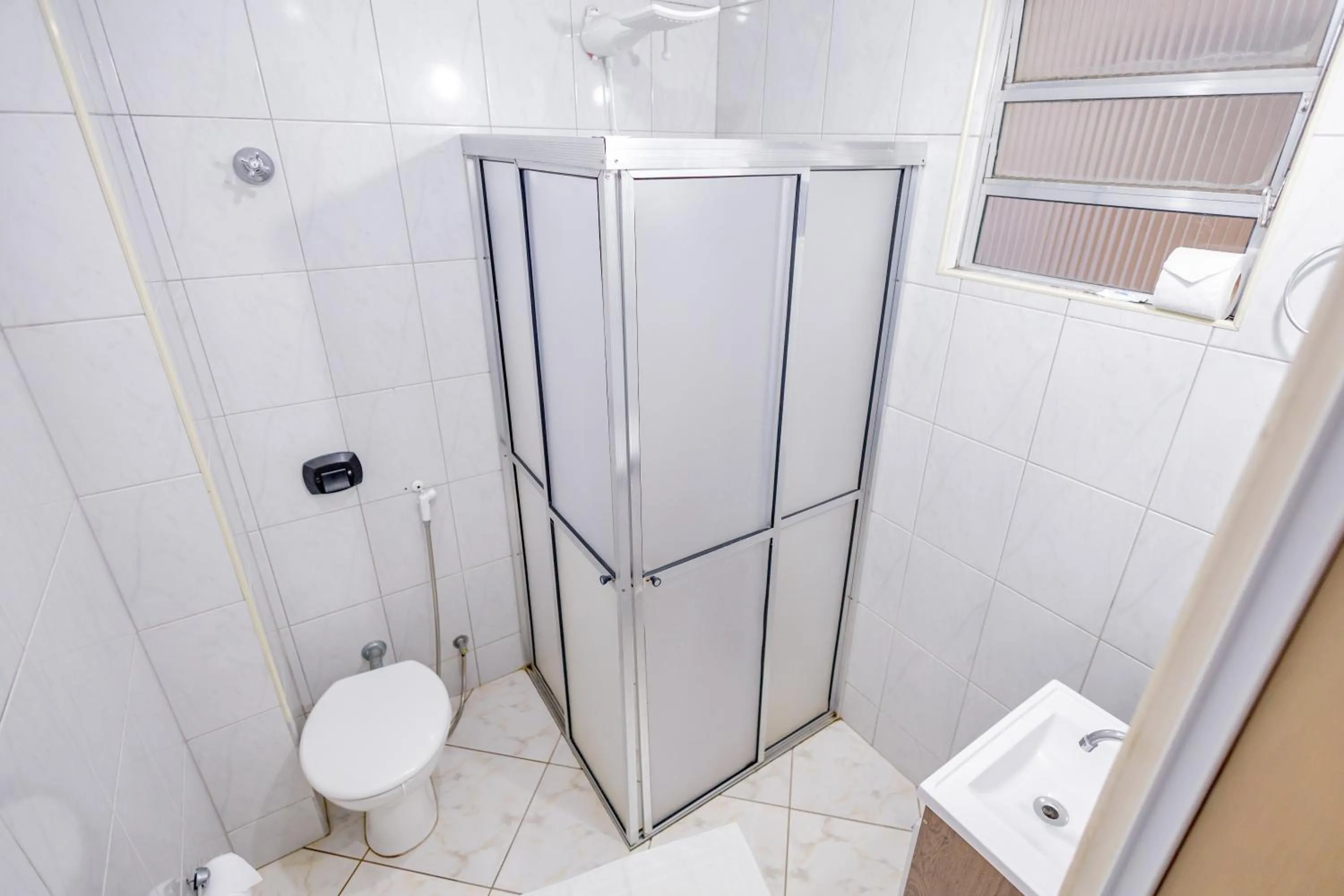 Shower in Grande Hotel Bragança